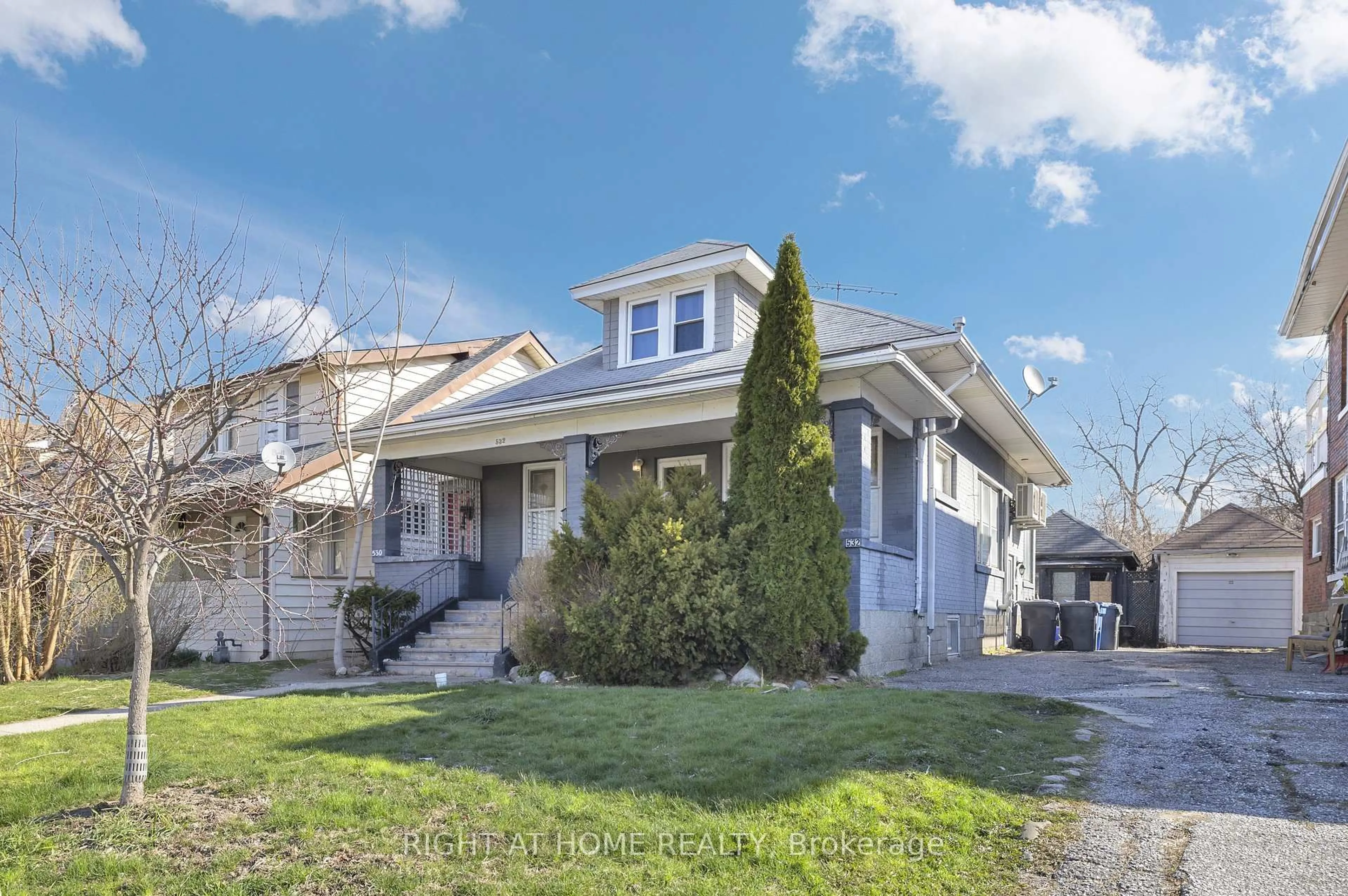 Home with vinyl exterior material, street for 530-532 Campbell Ave, Windsor Ontario N9B 2H4