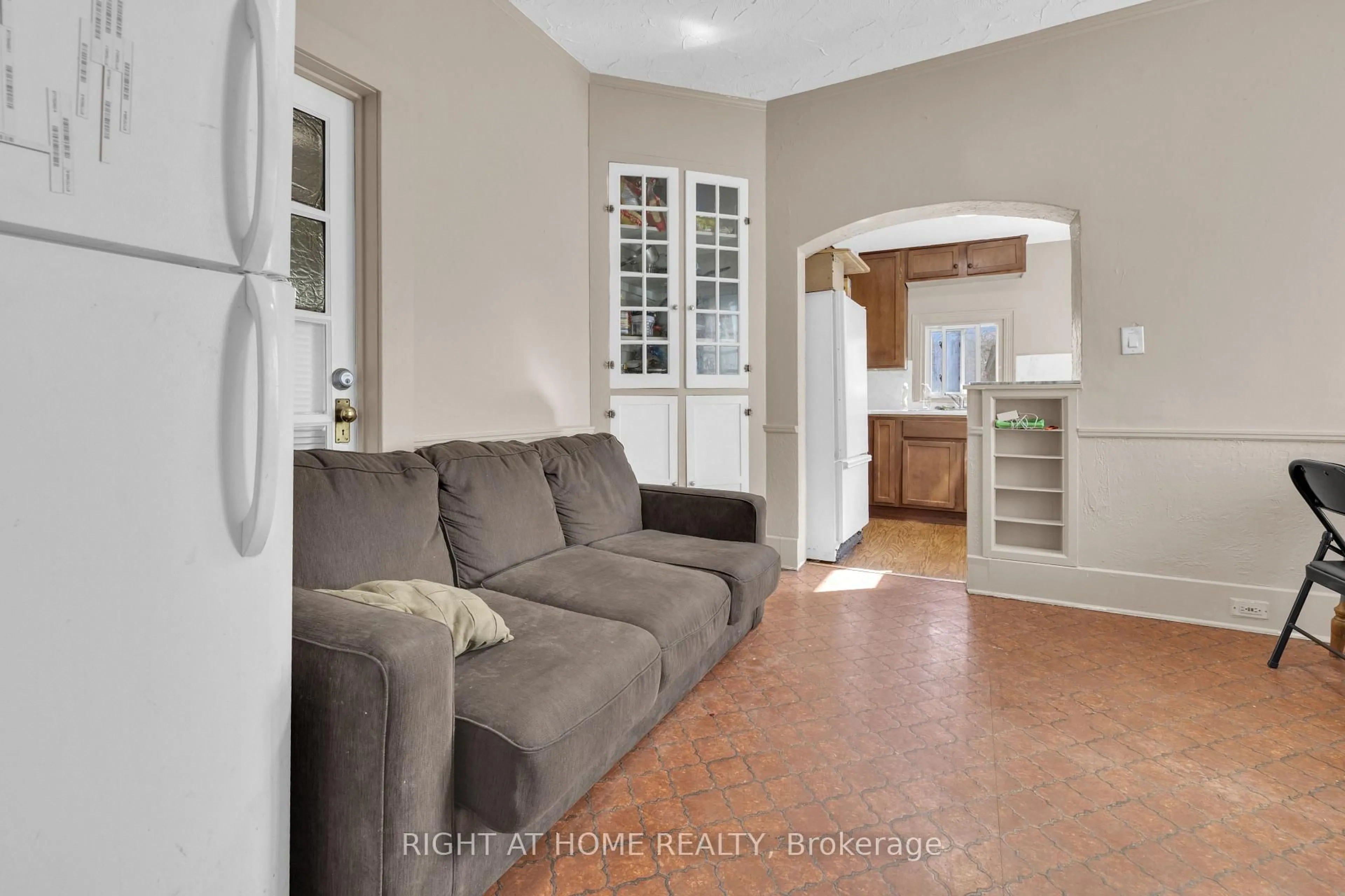 Unknown for 530-532 Campbell Ave, Windsor Ontario N9B 2H4