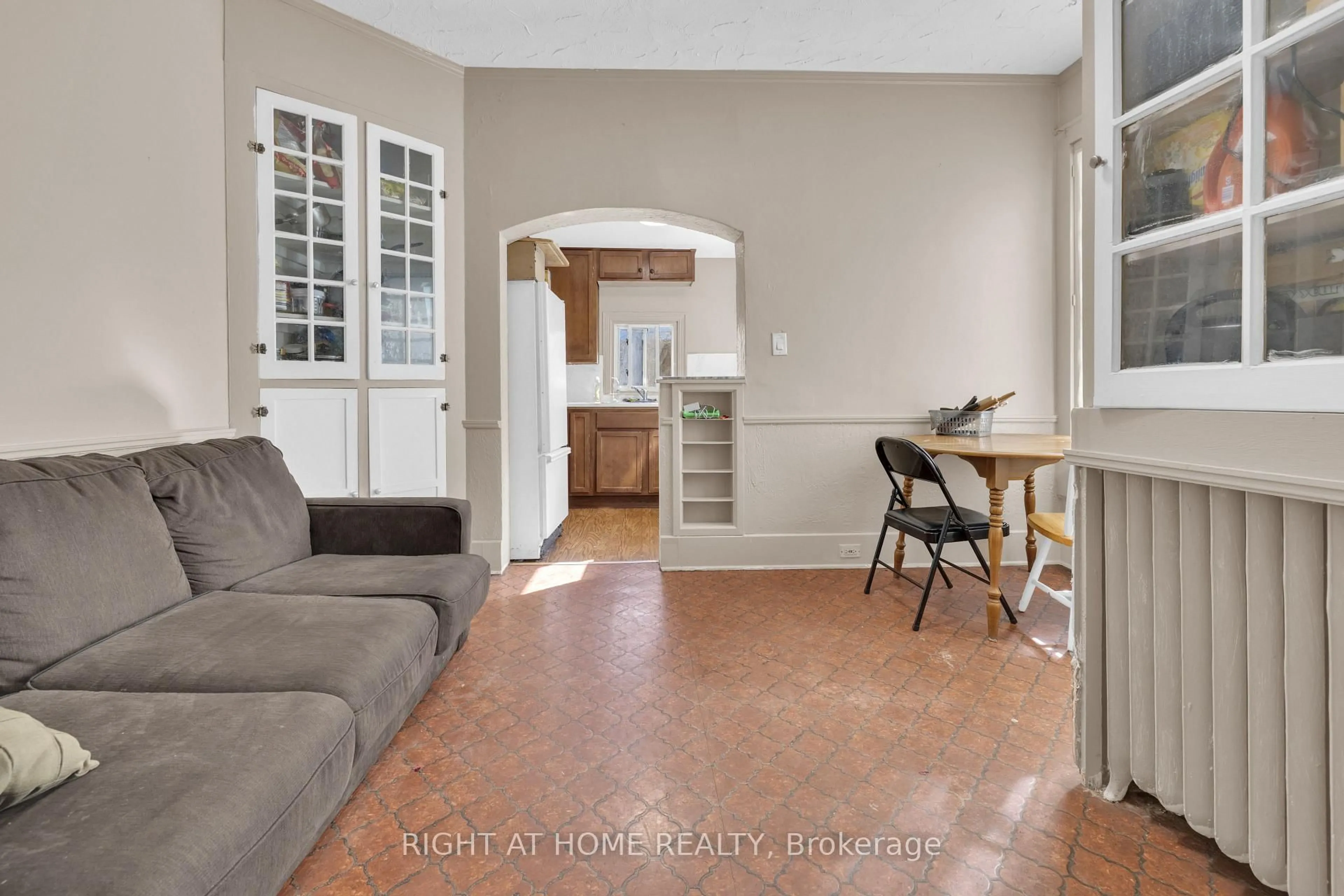 Living room with furniture, unknown for 530-532 Campbell Ave, Windsor Ontario N9B 2H4