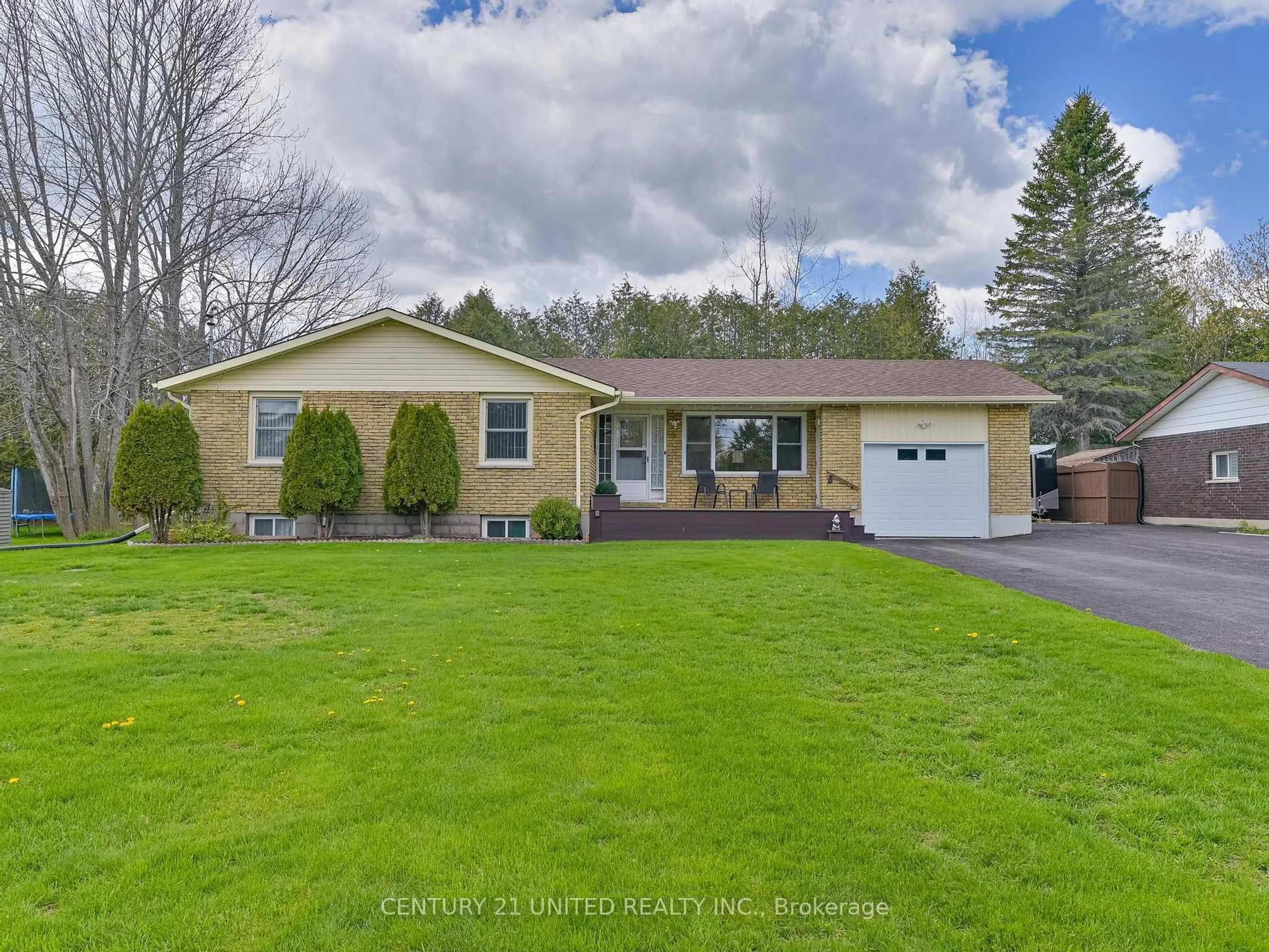 Home with vinyl exterior material, street for 622 Brick Rd, Selwyn Ontario K0L 1T0