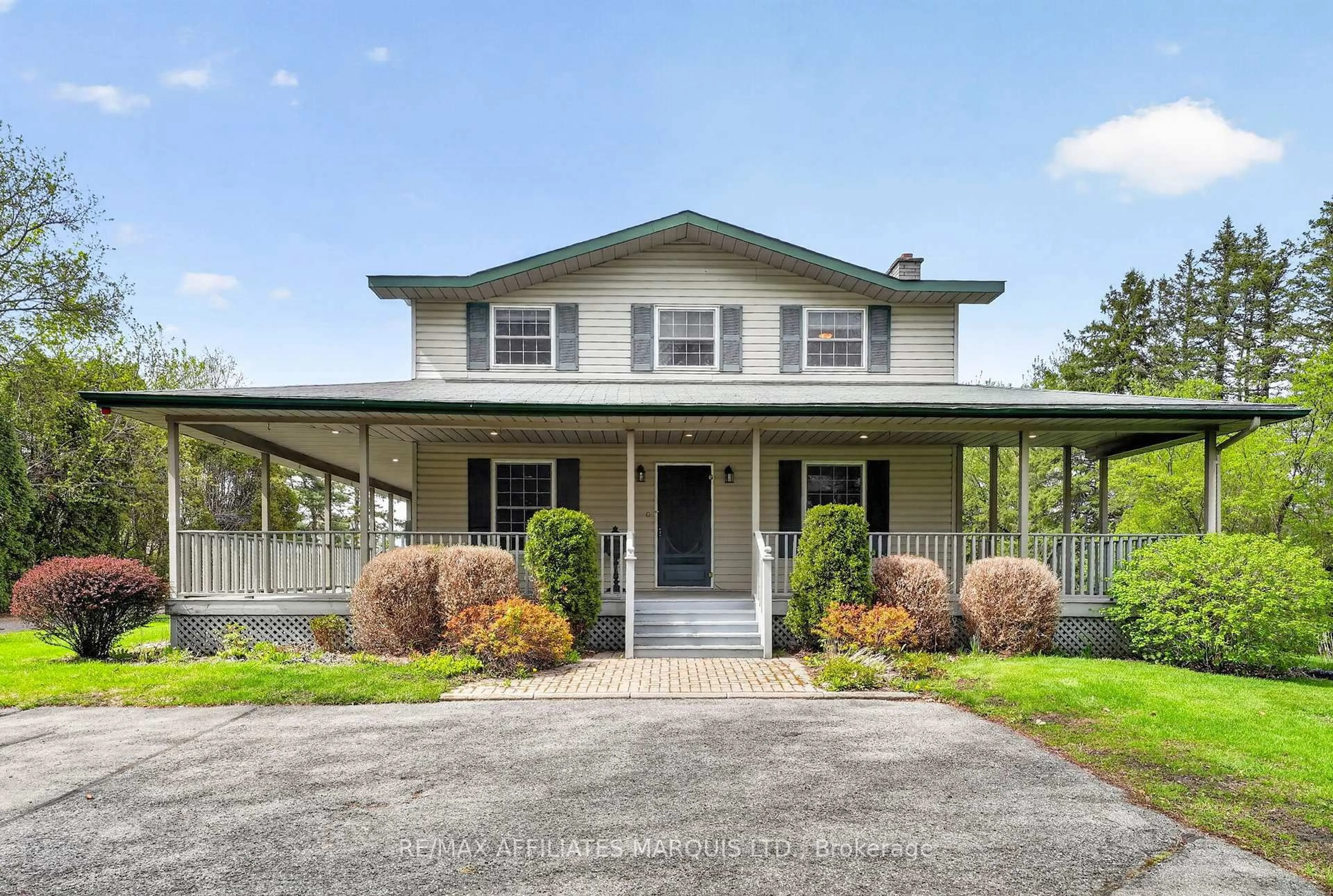 Home with vinyl exterior material, street for 315 Eleventh St, Cornwall Ontario K6H 2Y6