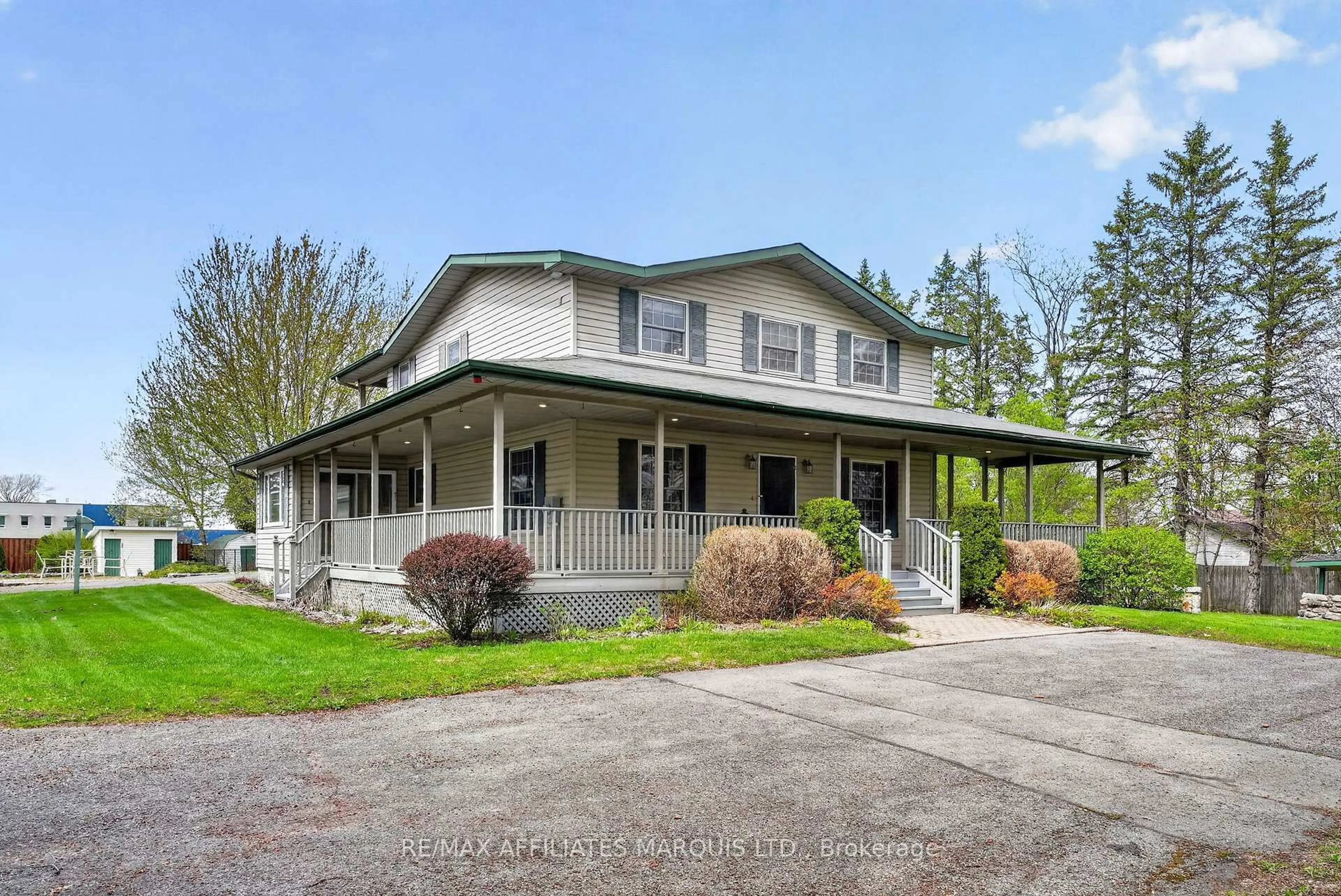 Home with vinyl exterior material, unknown for 315 Eleventh St, Cornwall Ontario K6H 2Y6
