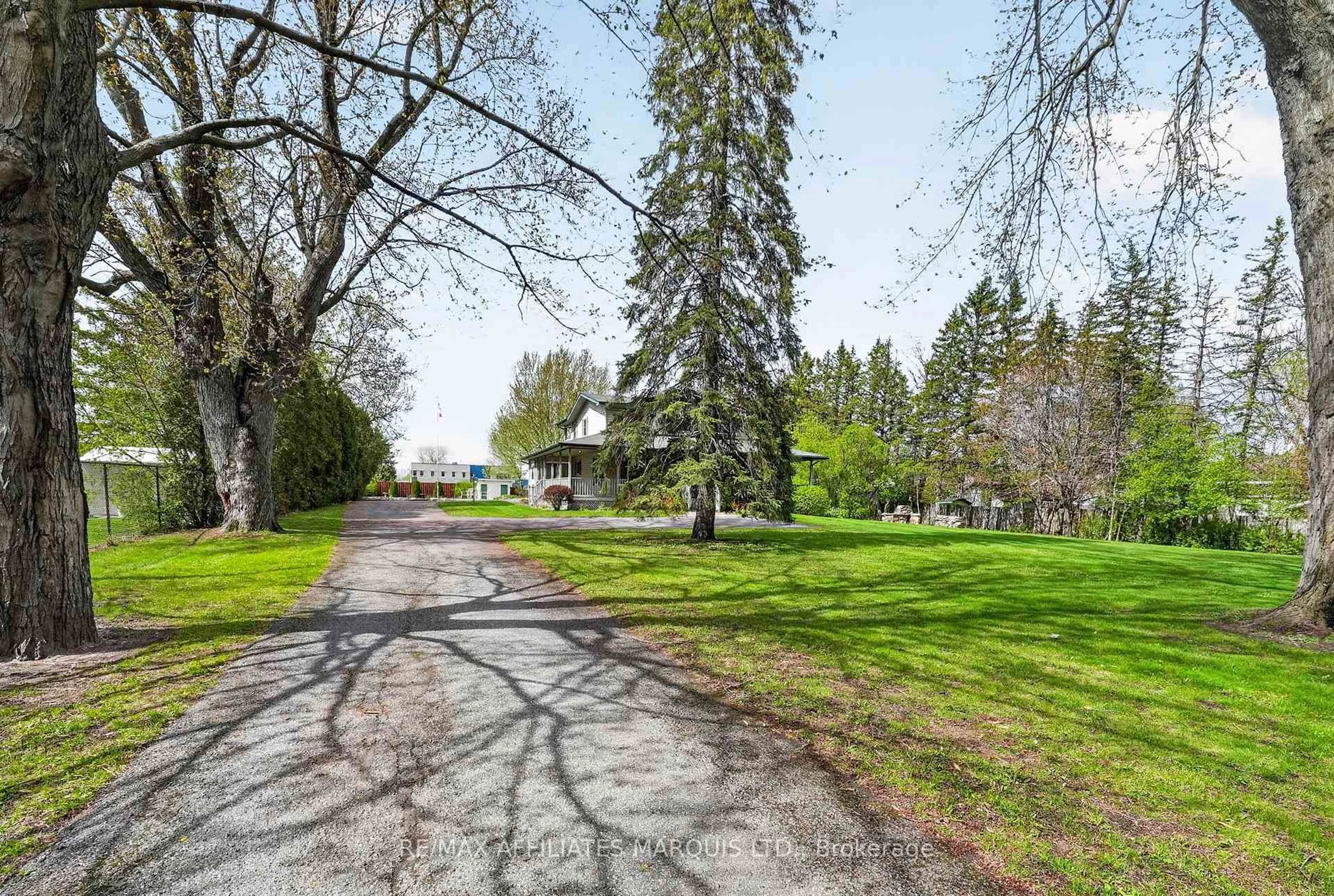 A pic from outside/outdoor area/front of a property/back of a property/a pic from drone, street for 315 Eleventh St, Cornwall Ontario K6H 2Y6
