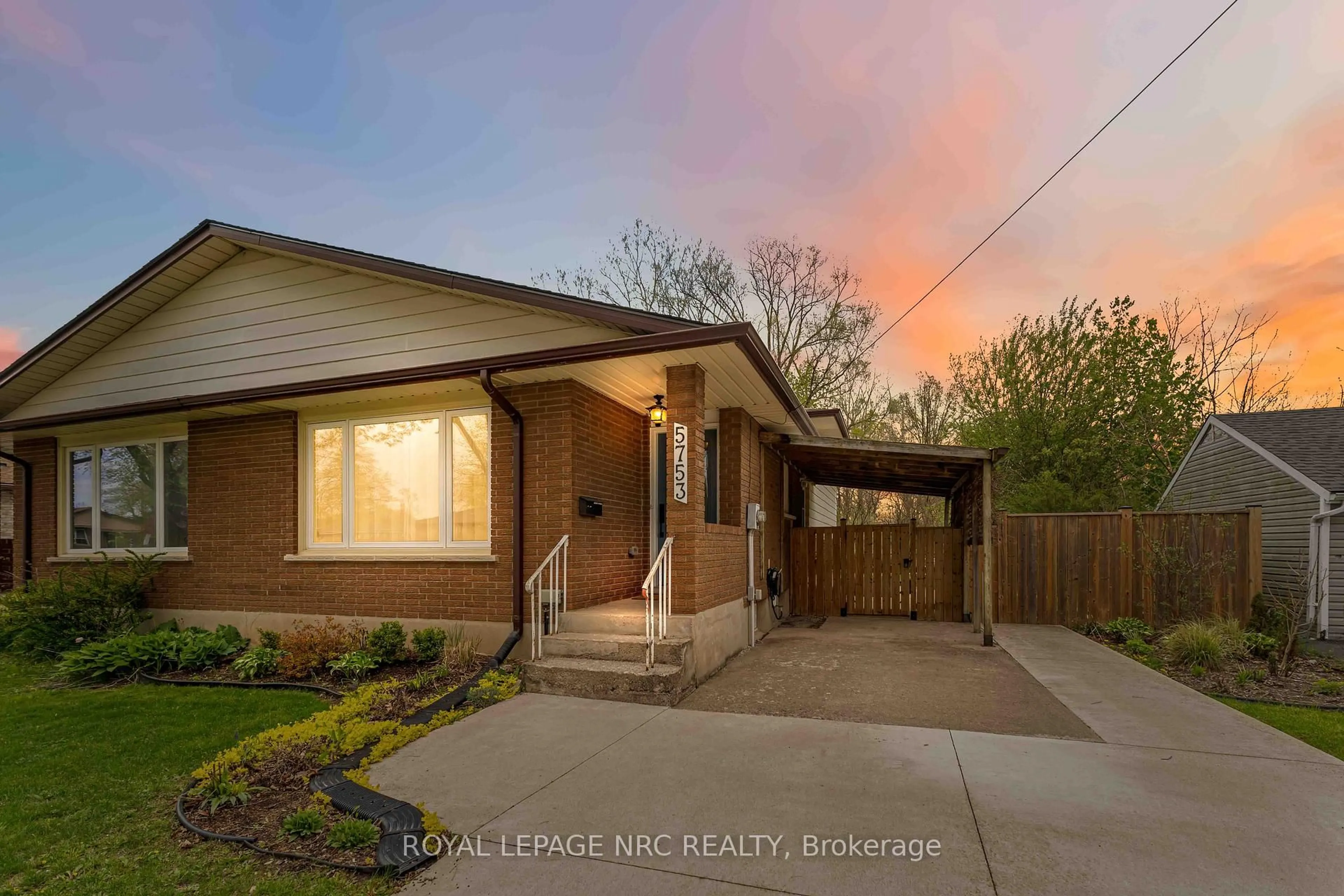 Home with brick exterior material, street for 5753 Vine St, Niagara Falls Ontario L2J 1K8
