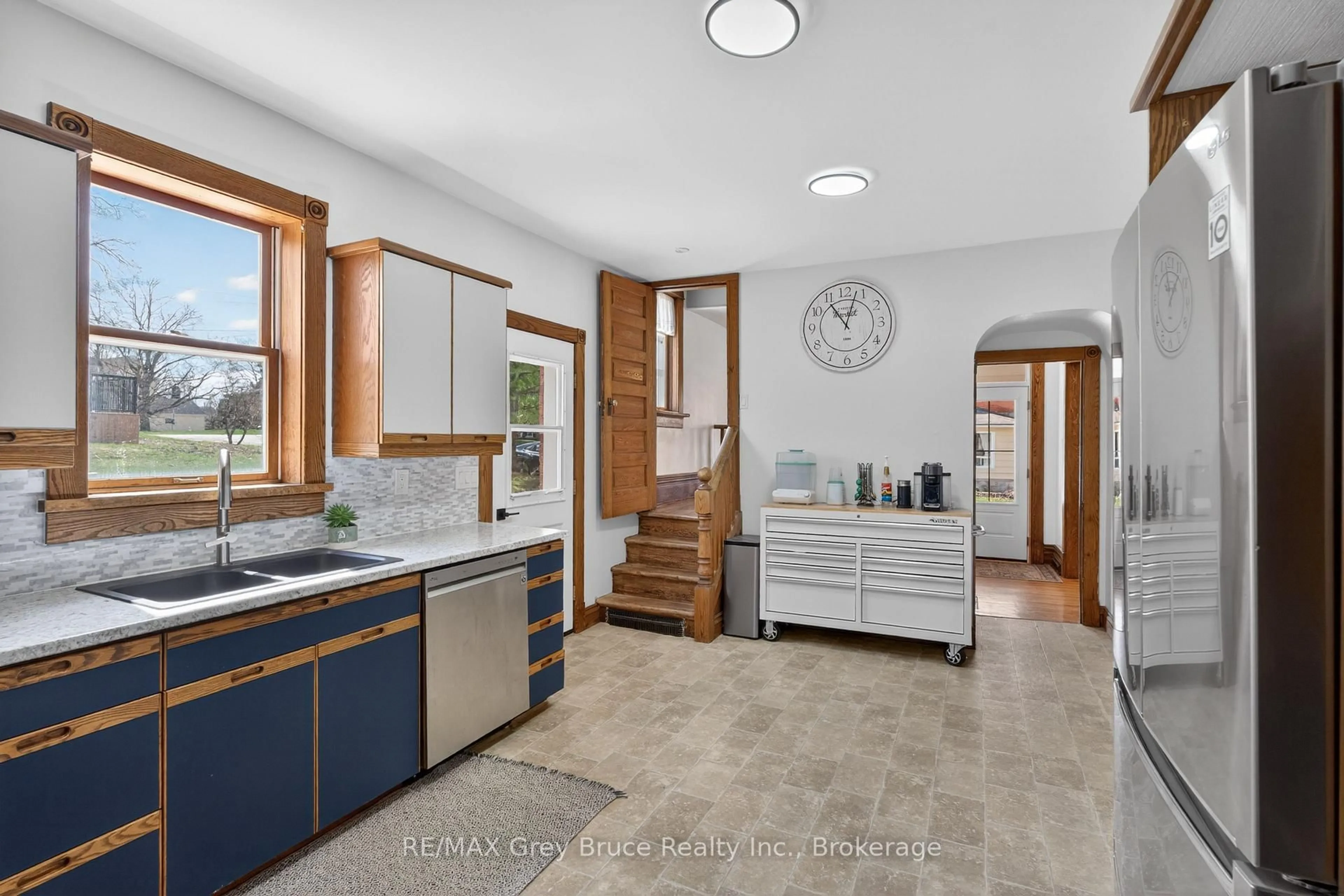Open concept kitchen, ceramic/tile floor for 131 2ND Ave, Arran-Elderslie Ontario N0G 1L0