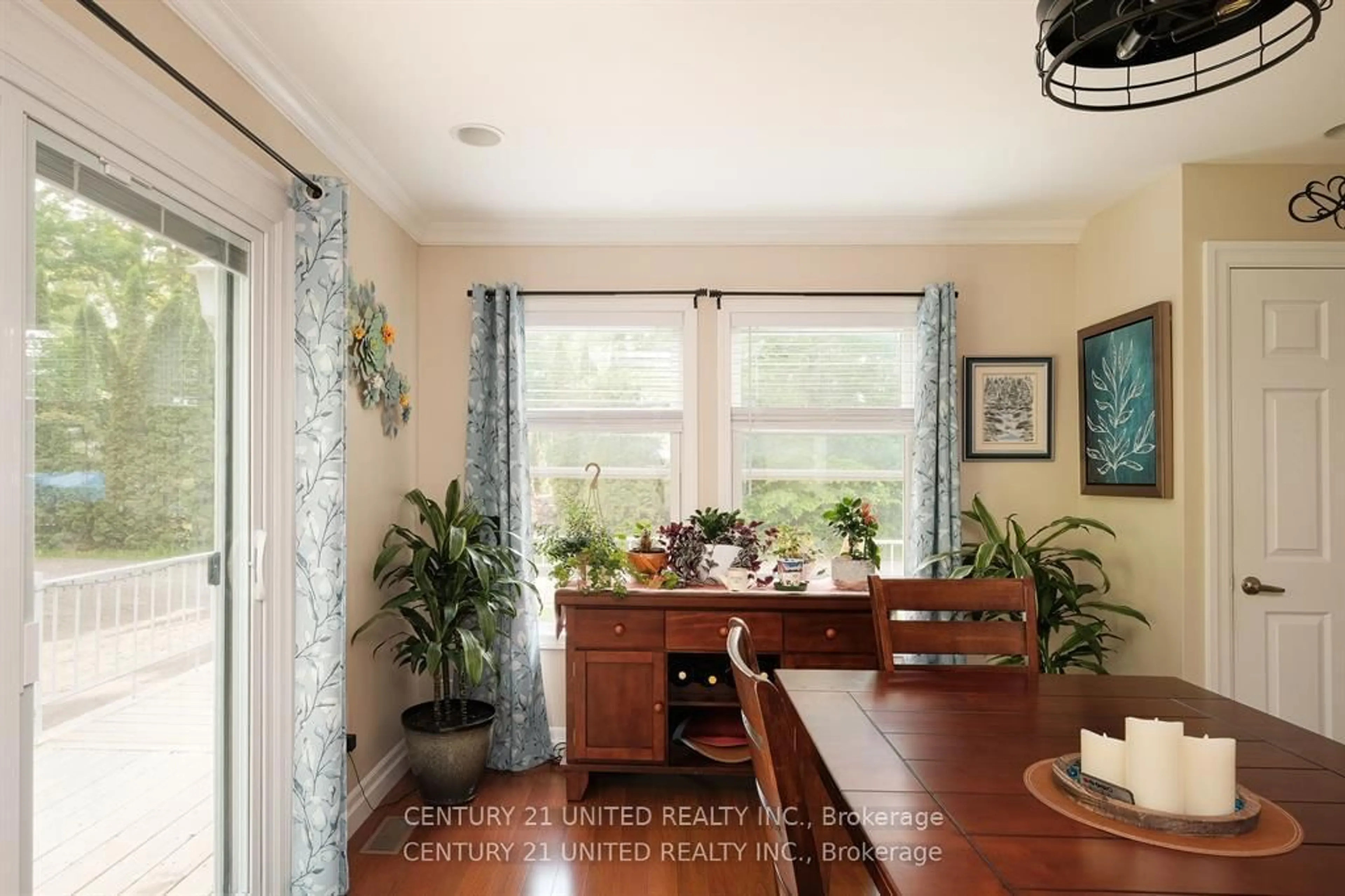 Dining room, ceramic/tile floor for 4 Rollies Bay Rd, Curve Lake First Nation 35 Ontario K0L 1R0