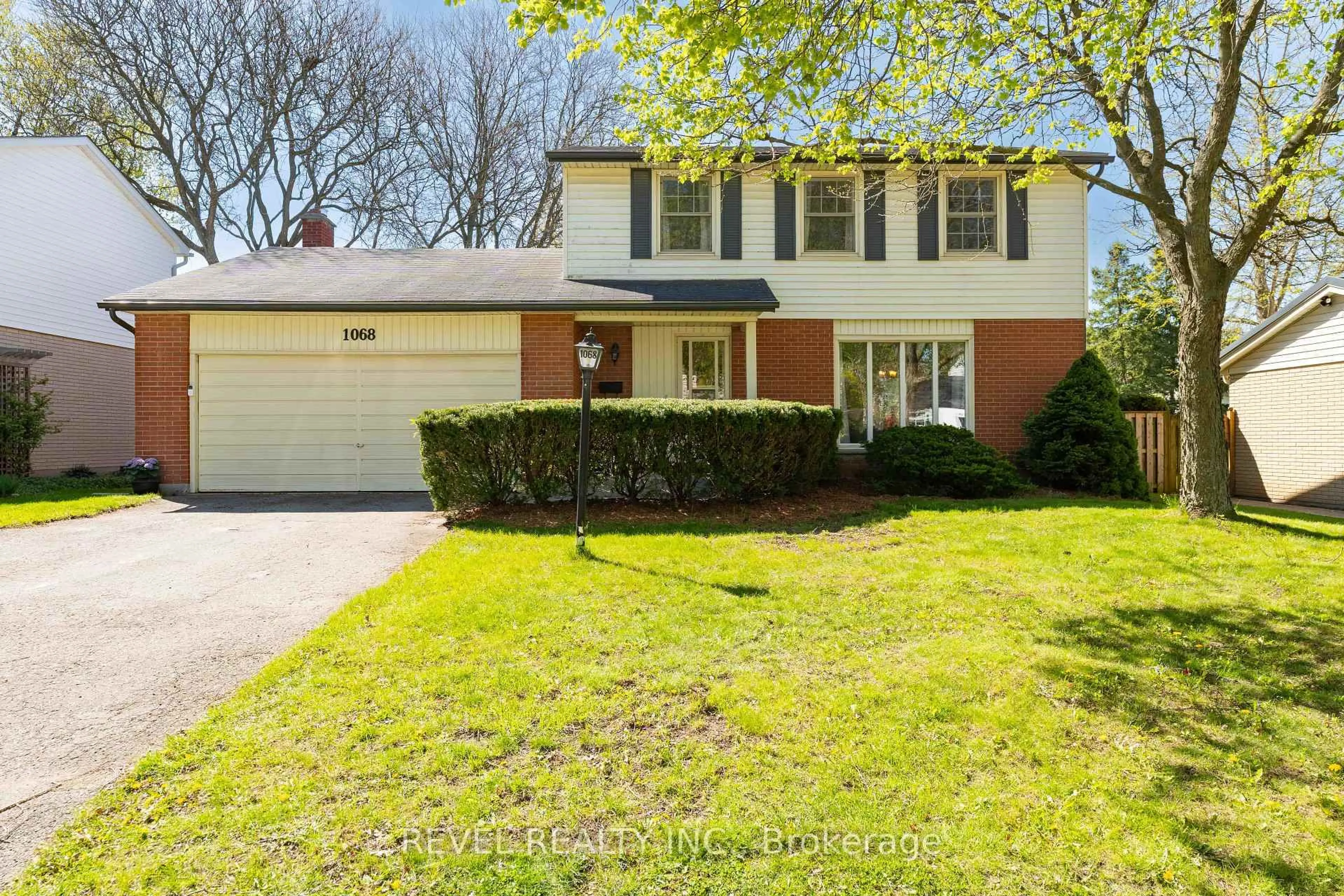 Home with vinyl exterior material, street for 1068 Prince George Rd, London North Ontario N6H 4E1