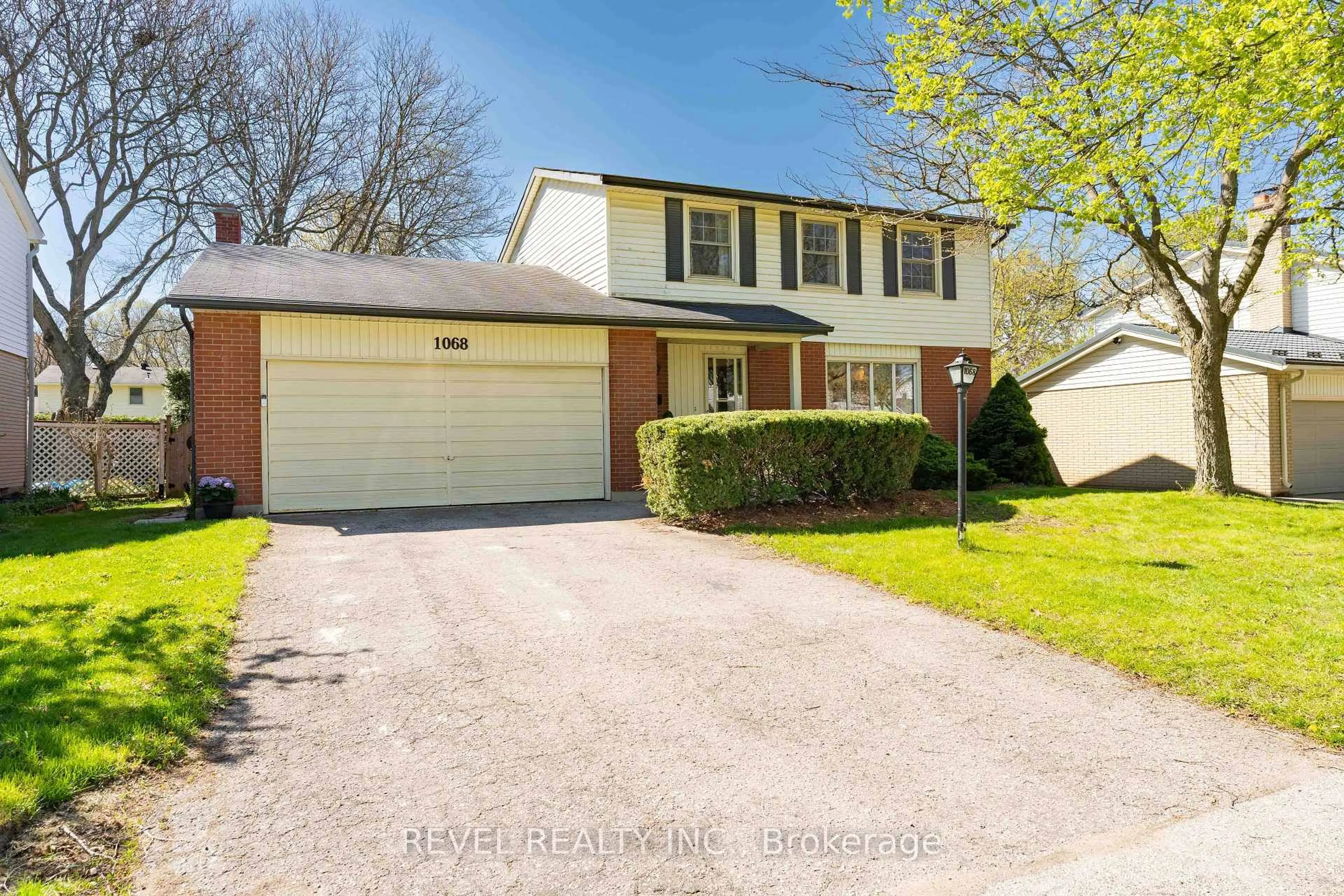 Home with vinyl exterior material, street for 1068 Prince George Rd, London North Ontario N6H 4E1