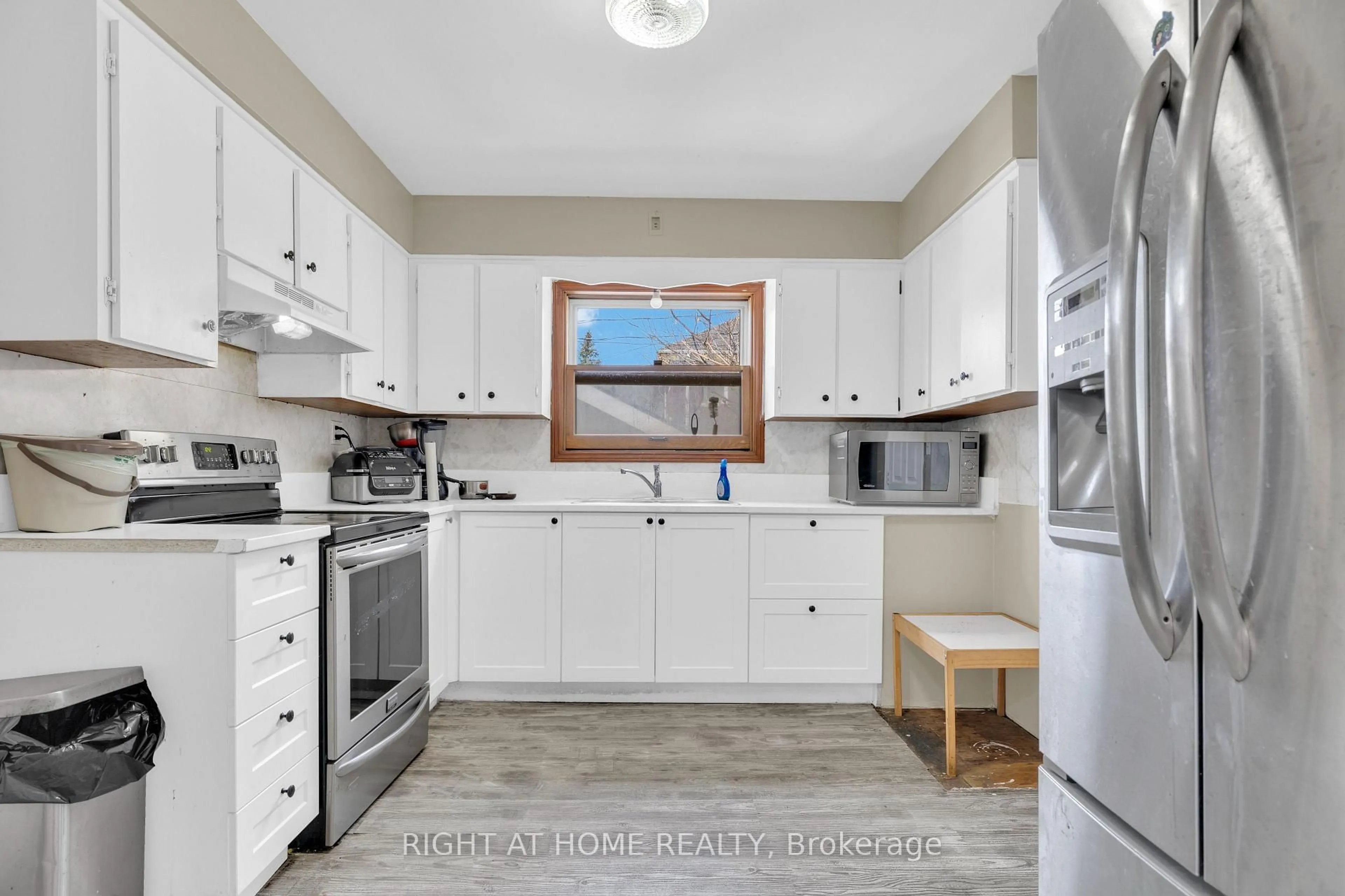 Standard kitchen, unknown for 321 Rankin Ave, Windsor Ontario N9B 2R6