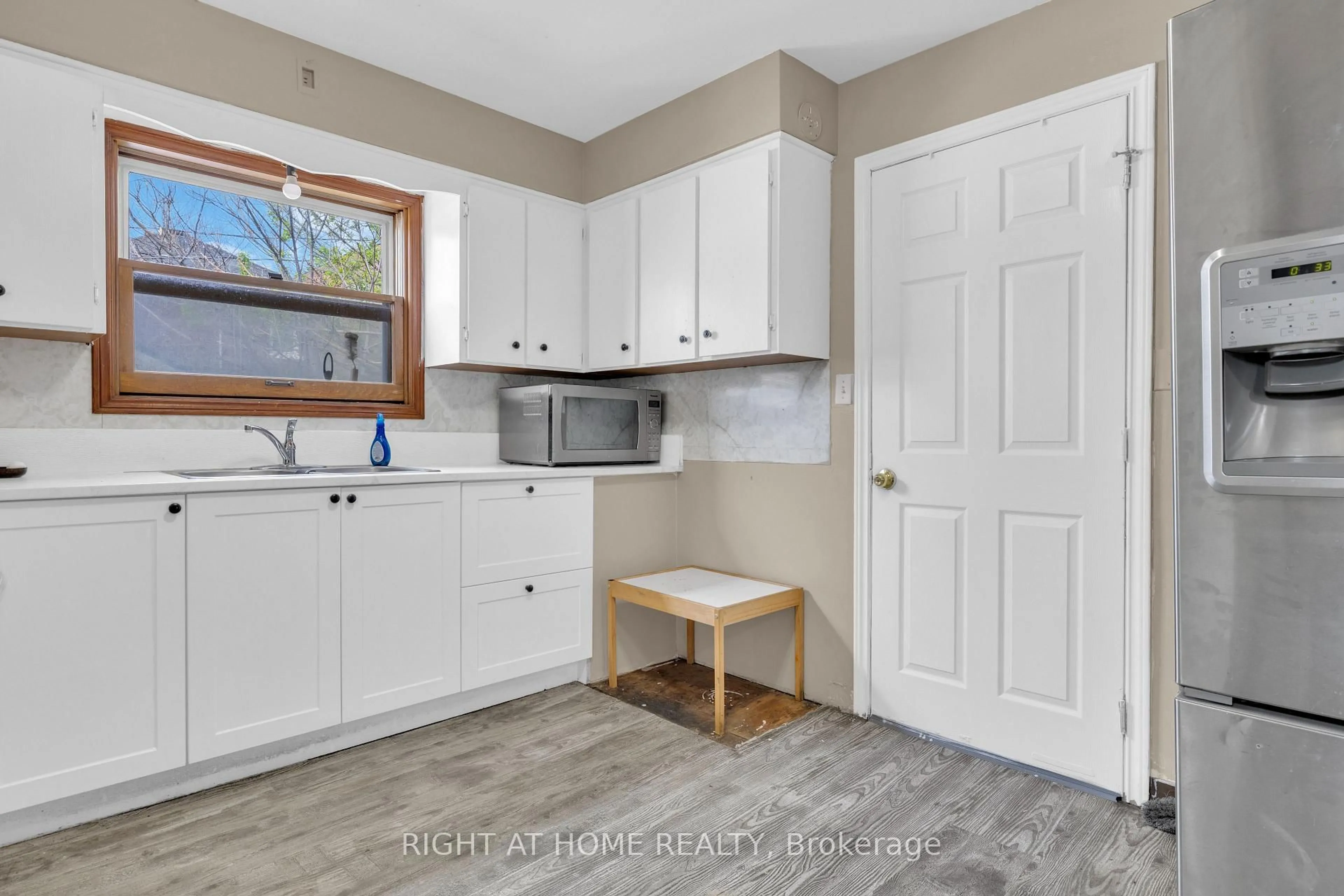 Standard kitchen, ceramic/tile floor for 321 Rankin Ave, Windsor Ontario N9B 2R6