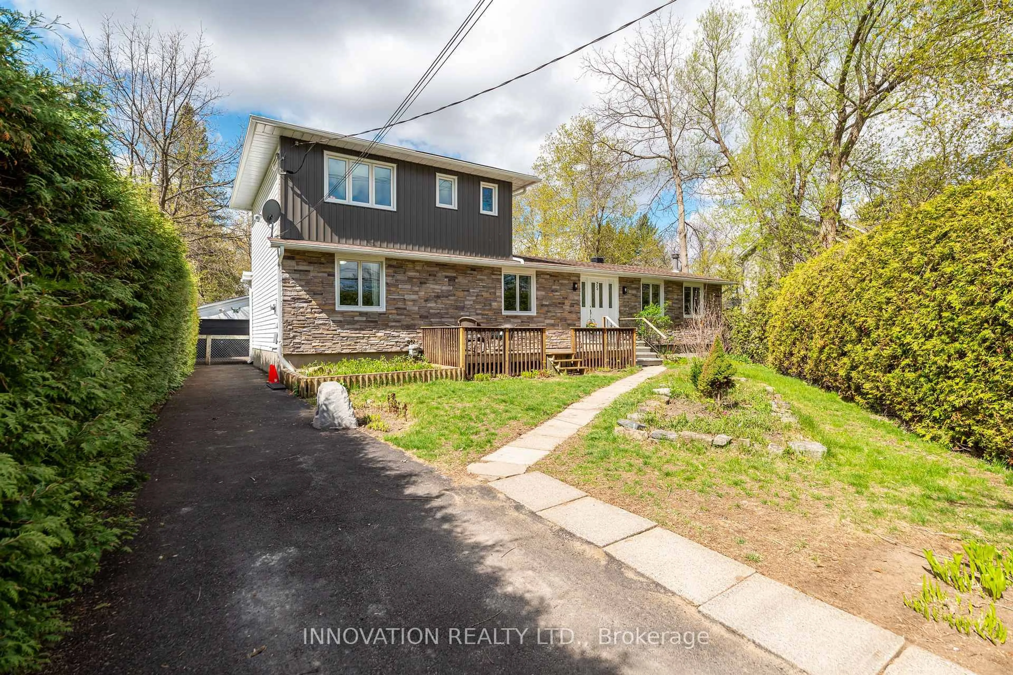 A pic from outside/outdoor area/front of a property/back of a property/a pic from drone, street for 25 King St, Richmond Ontario K0A 2Z0