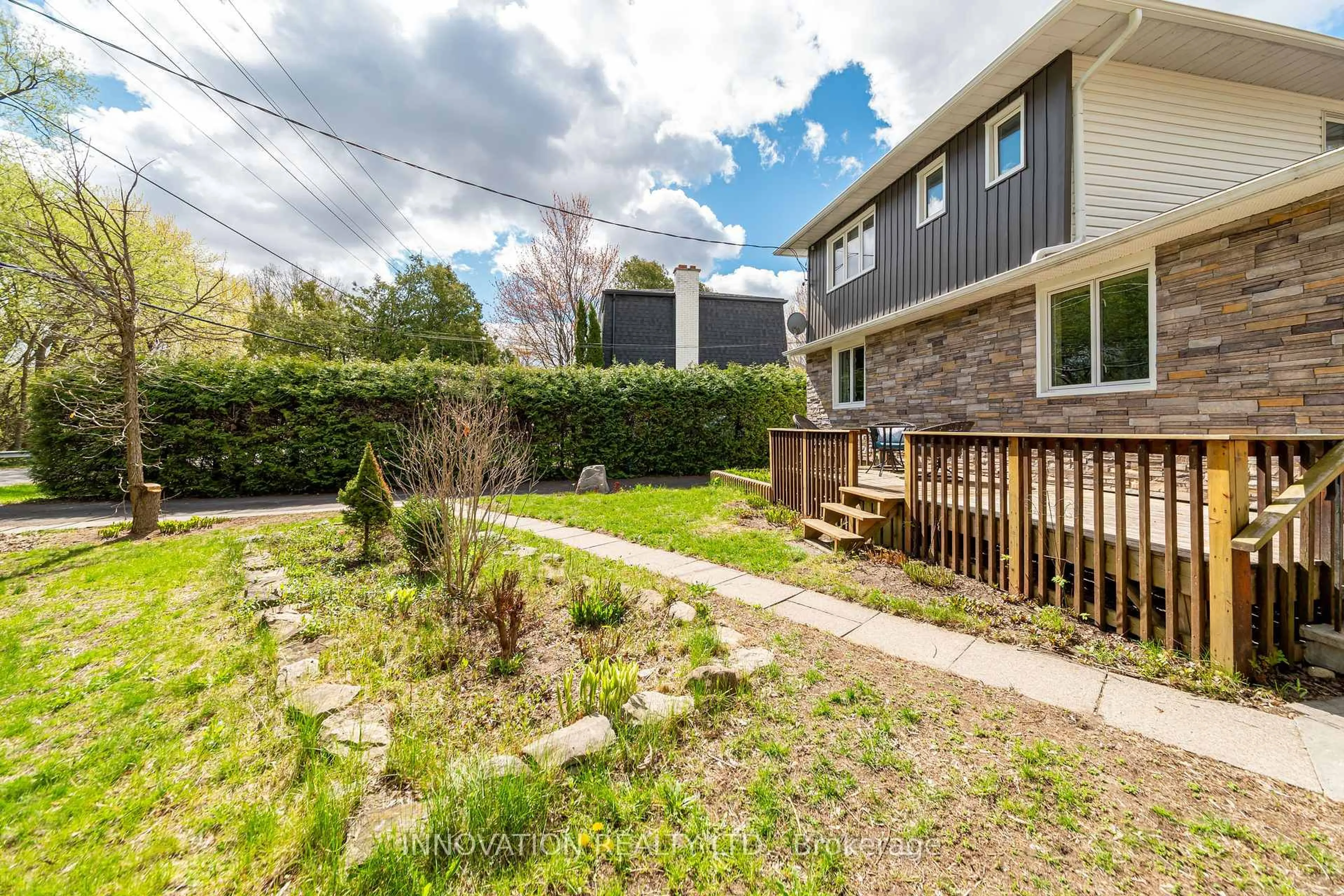 A pic from outside/outdoor area/front of a property/back of a property/a pic from drone, street for 25 King St, Richmond Ontario K0A 2Z0