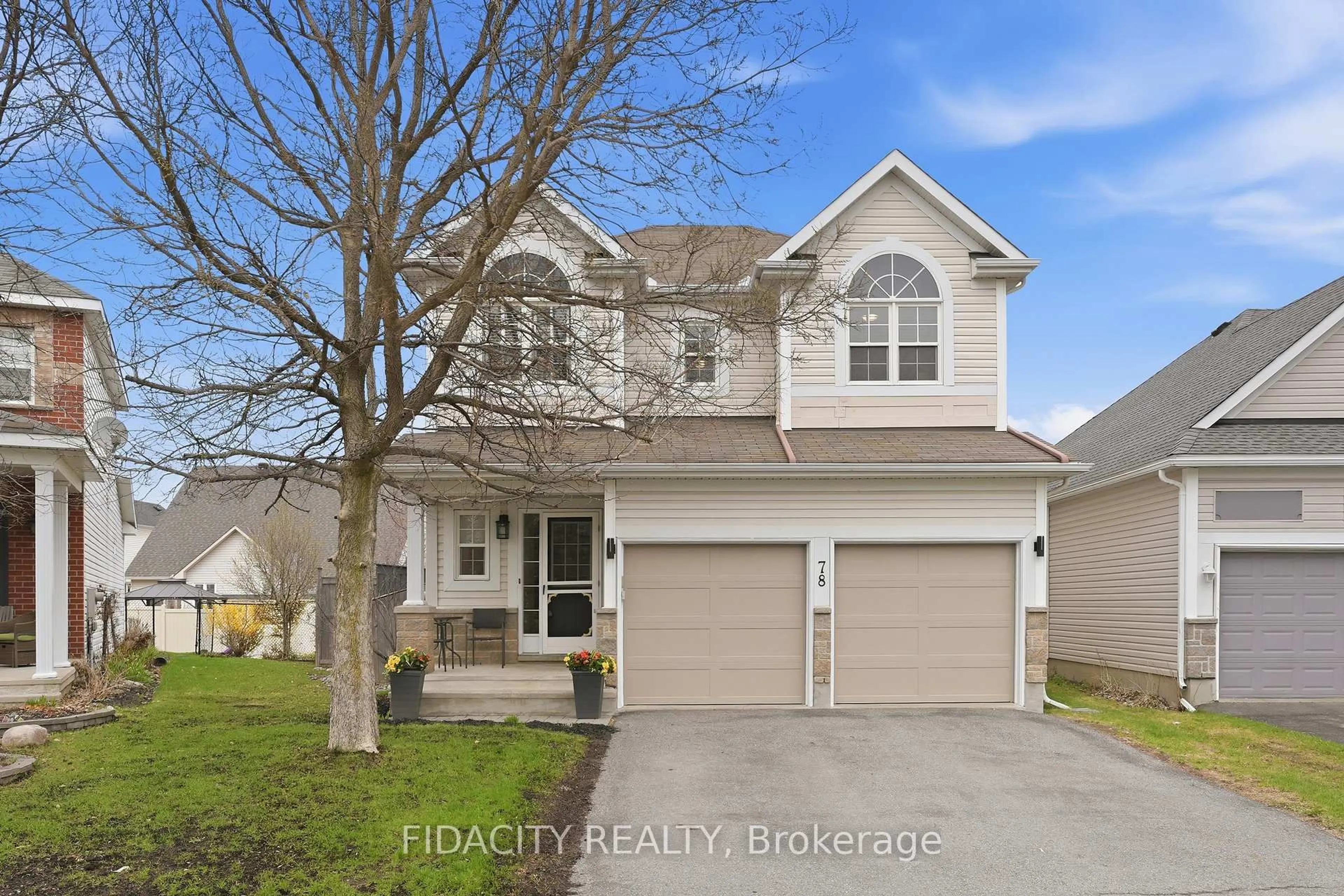Home with vinyl exterior material, street for 78 Black Bear Way, Stittsville Ontario K2S 2G7