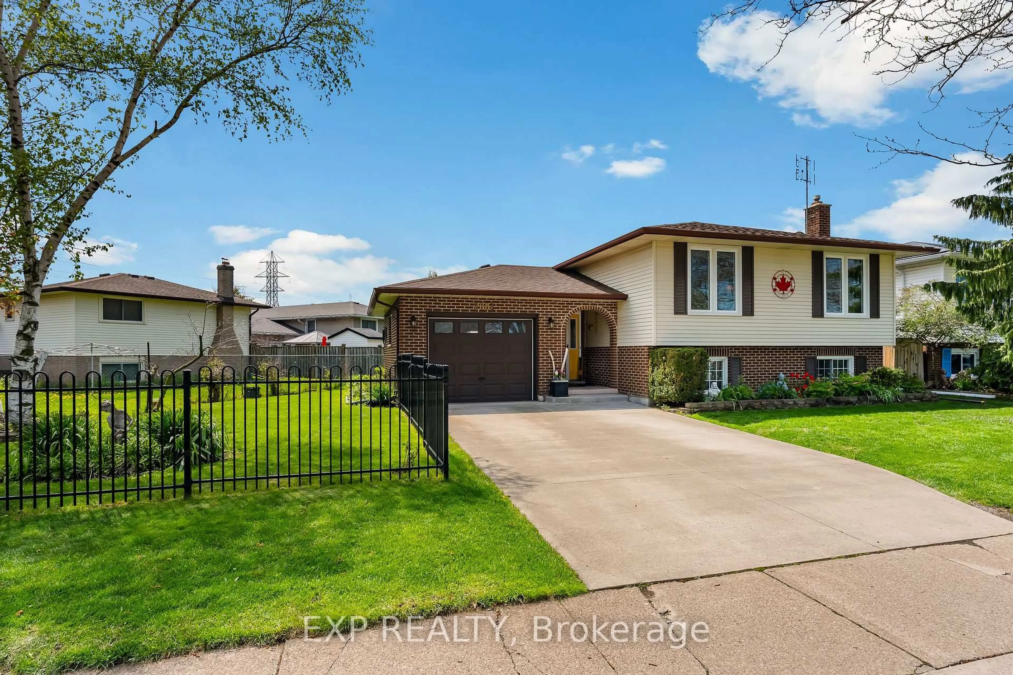 Home with brick exterior material, street for 2881 Olden Ave, Niagara Falls Ontario L2J 3Y9