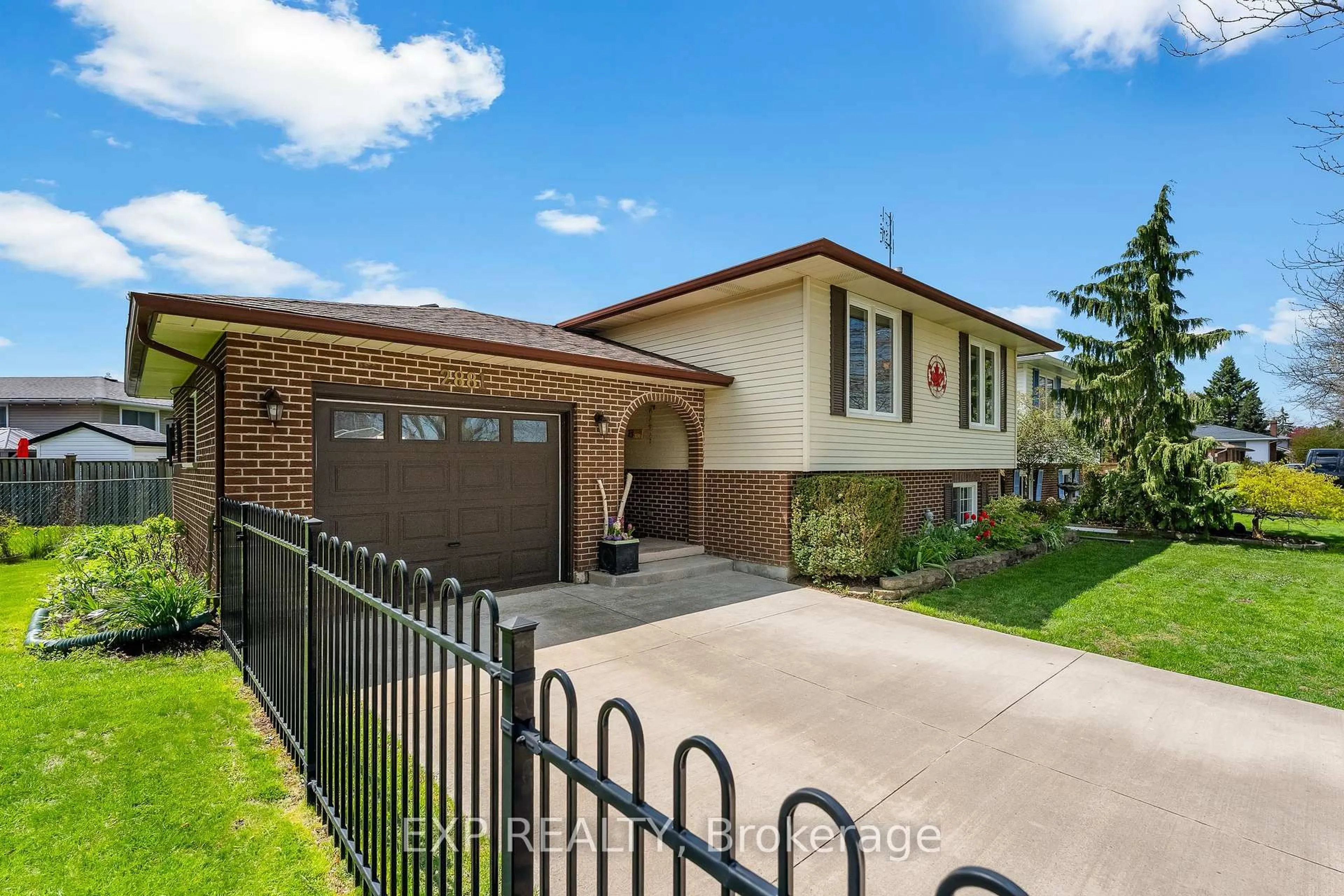 Home with brick exterior material, street for 2881 Olden Ave, Niagara Falls Ontario L2J 3Y9