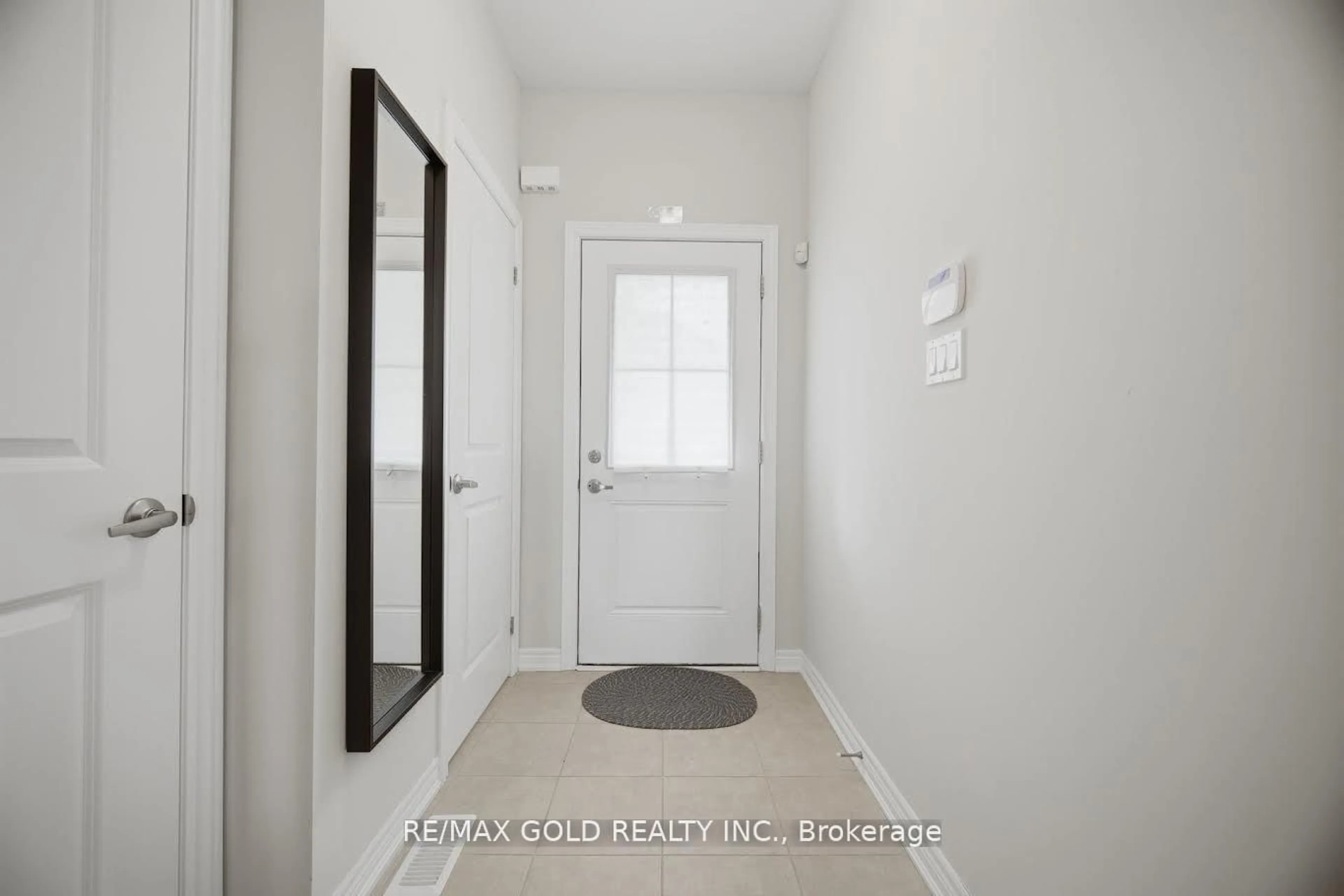 Indoor entryway for 30 Mia Dr #2, Hamilton Ontario L9B 0K1