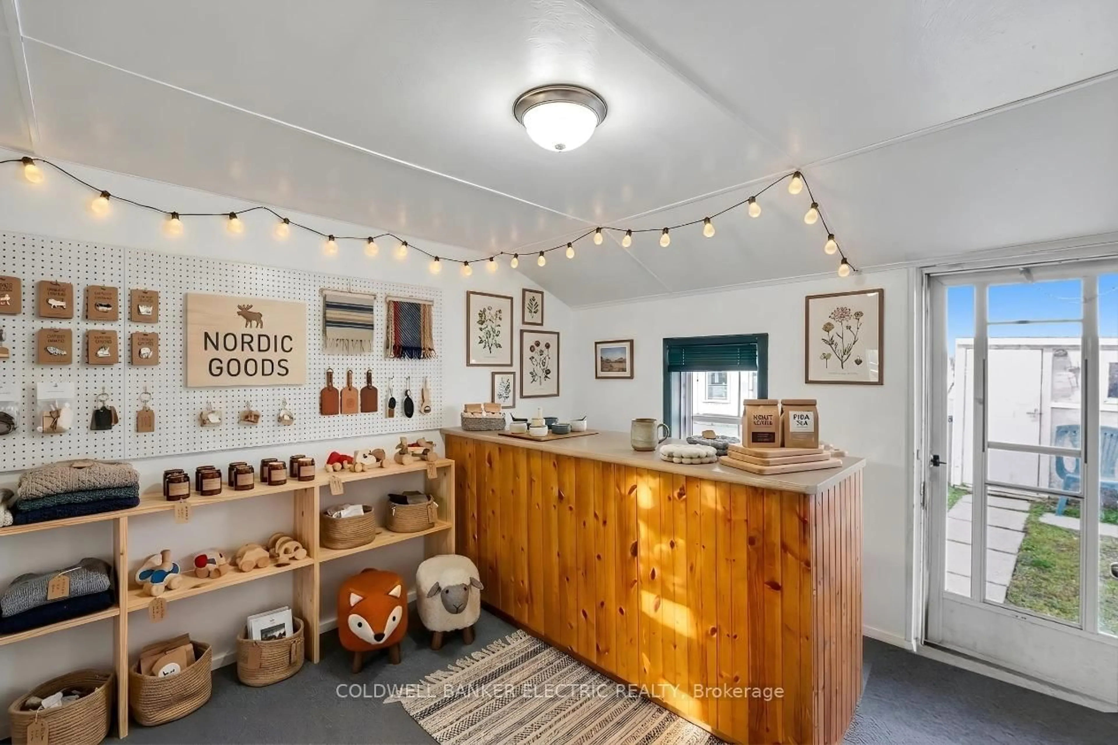 Rustic kitchen, unknown for 59 Centre St, Greater Napanee Ontario K7R 1M8