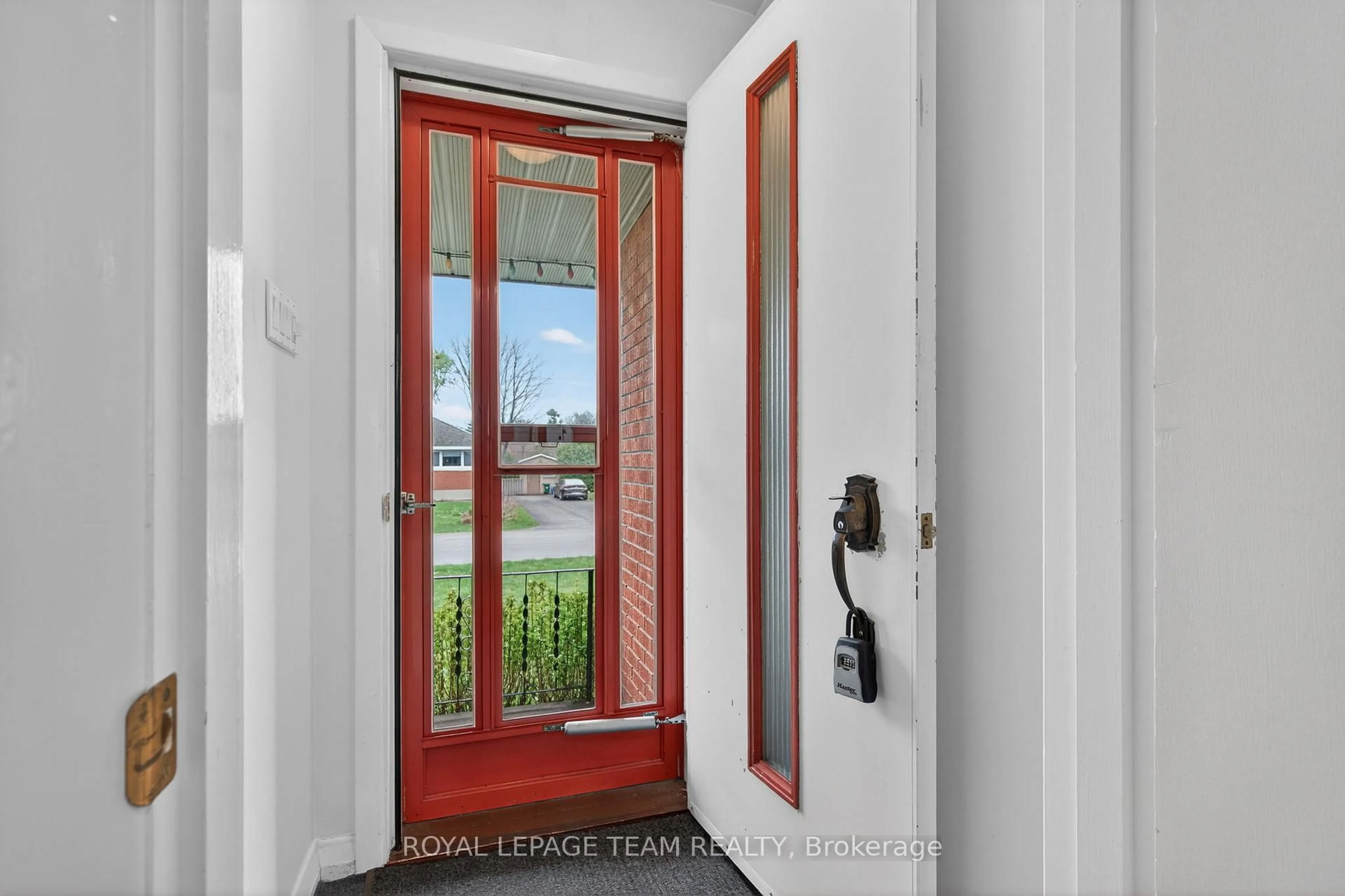 Indoor entryway for 15 Donna St, Ottawa Ontario K2G 2V5