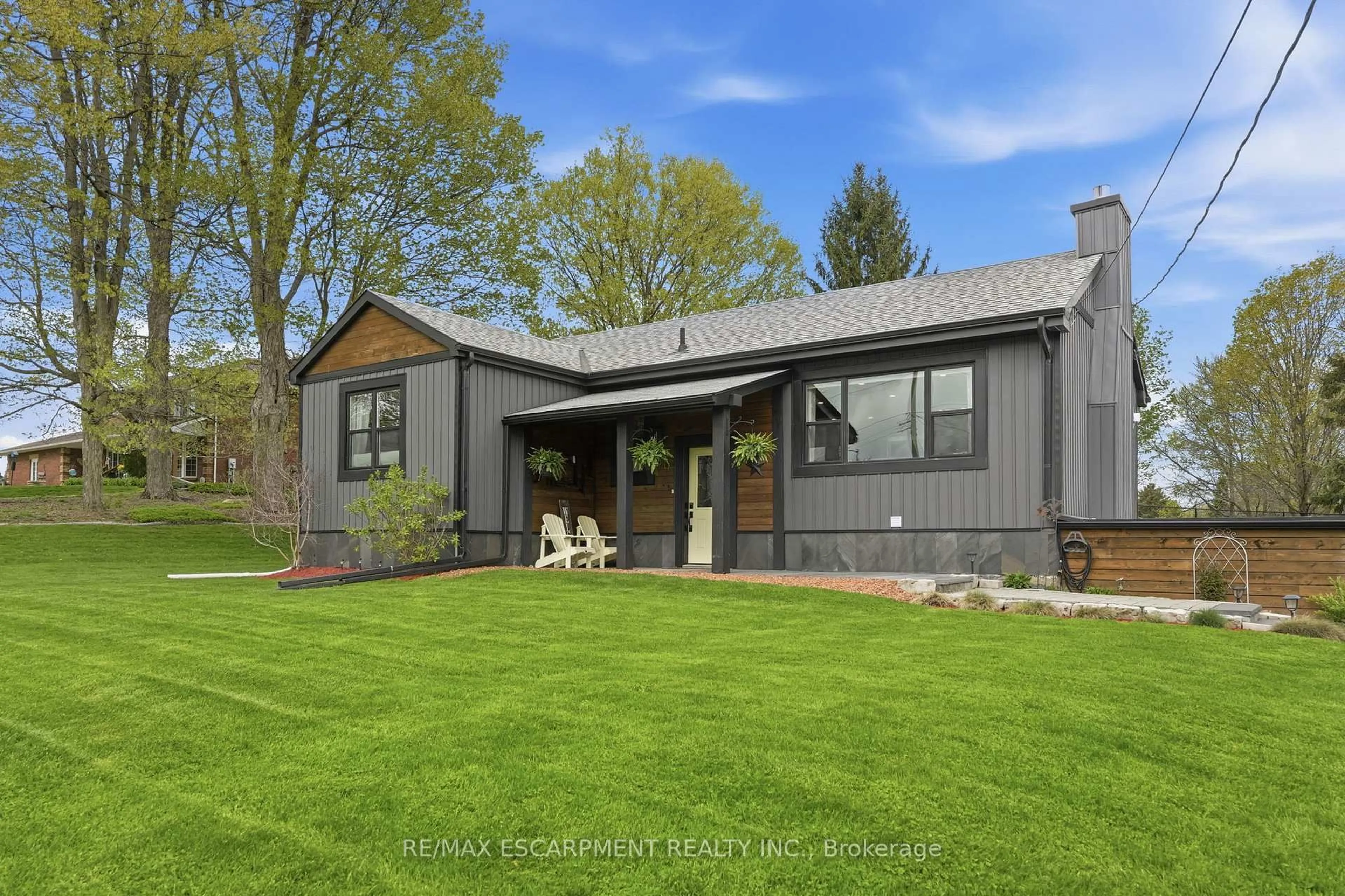 Home with vinyl exterior material, unknown for 577 Harvest Rd, Hamilton Ontario L9H 5K8