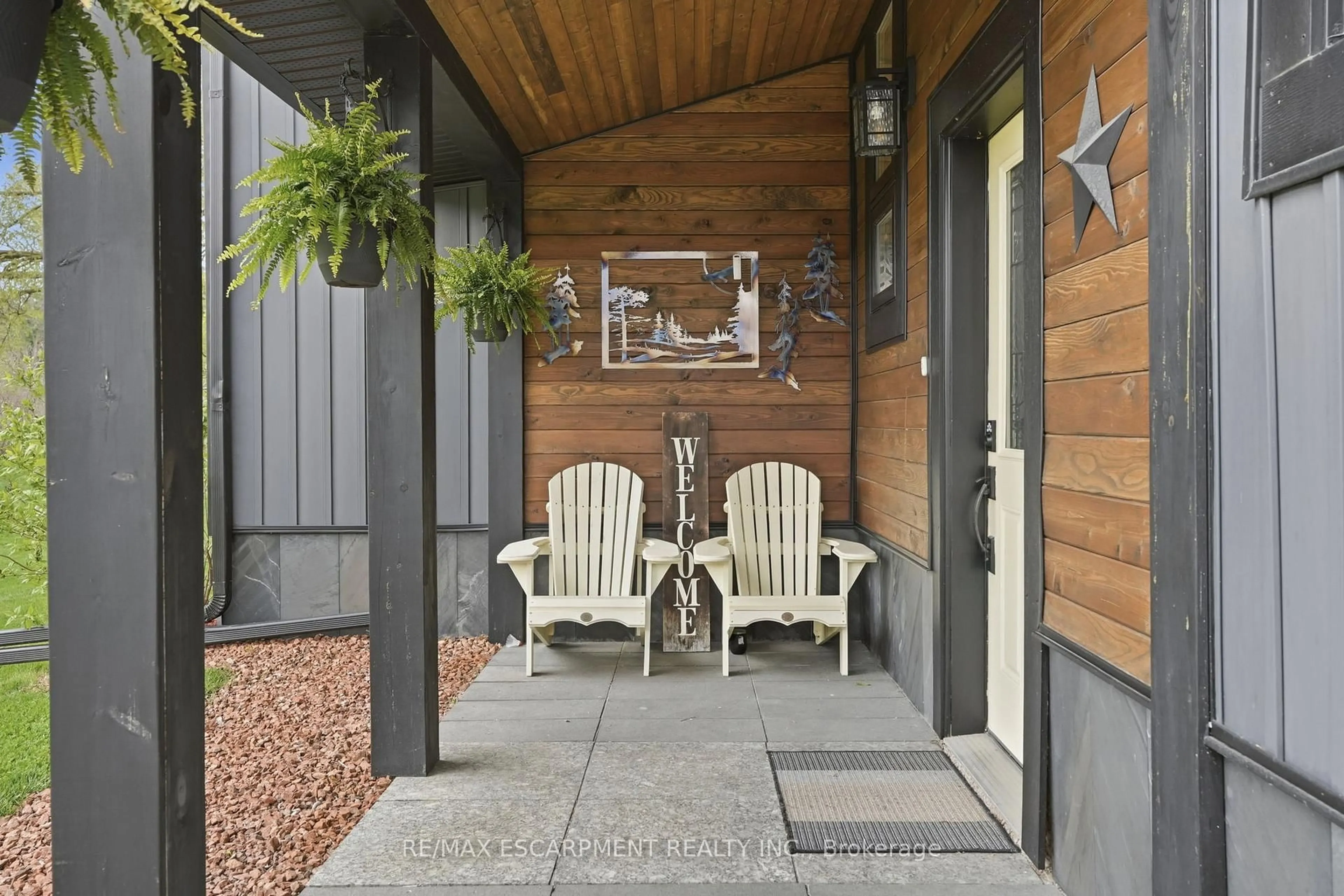 Patio, street for 577 Harvest Rd, Hamilton Ontario L9H 5K8