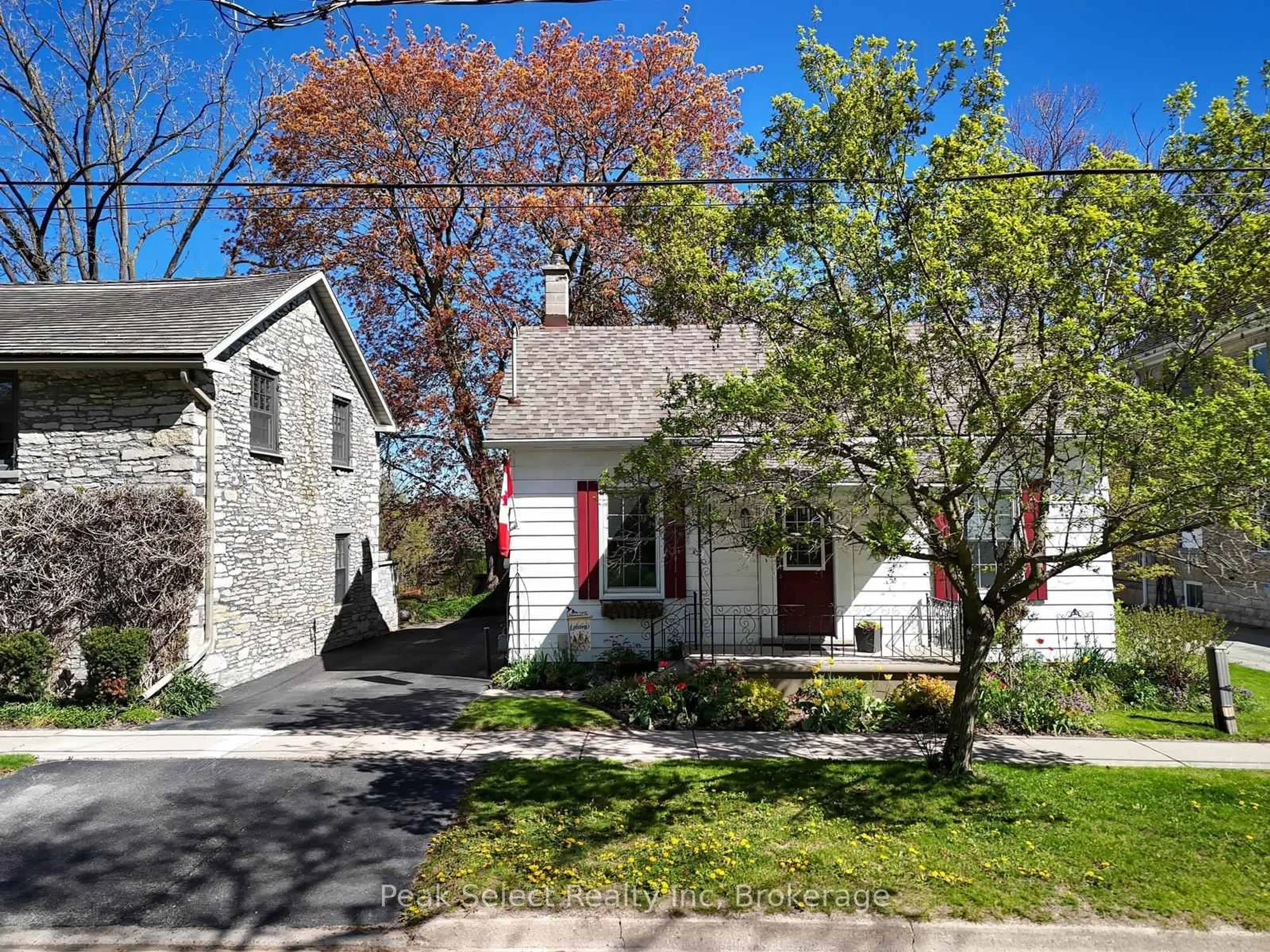 Unknown for 353 Queen St, St. Marys Ontario N4X 1B8