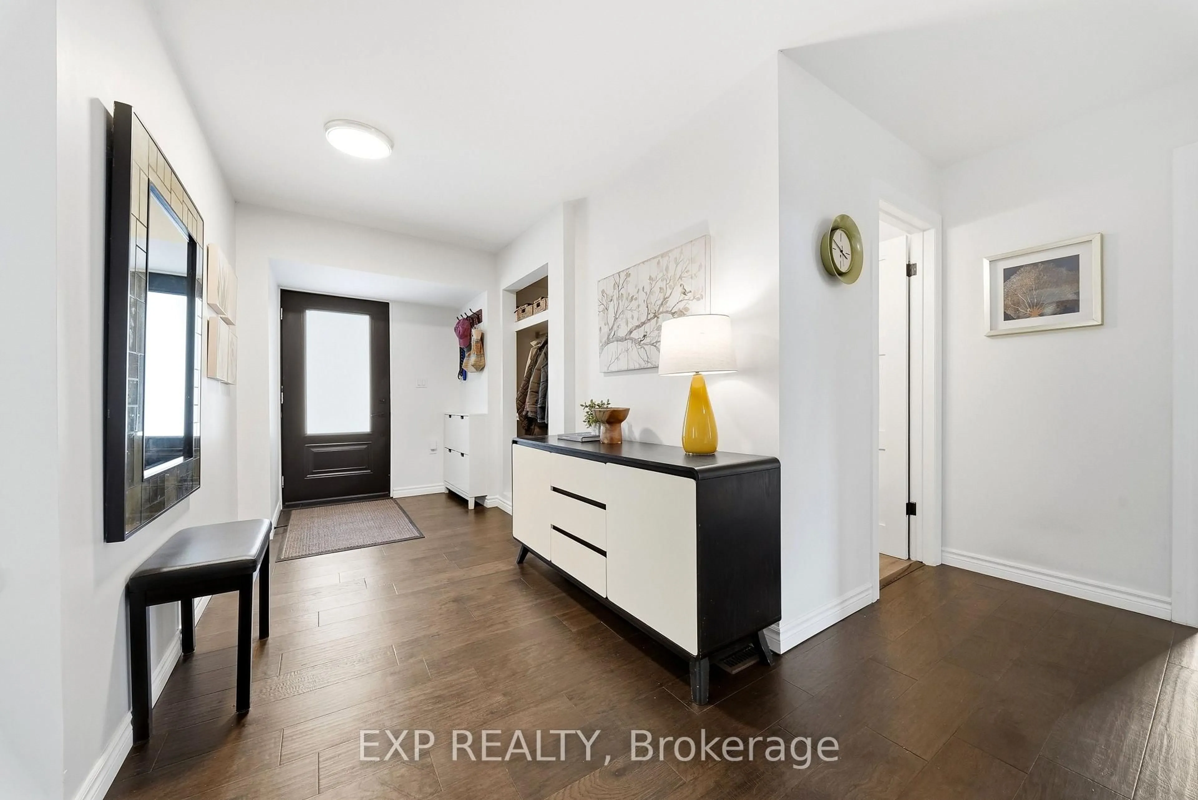 Indoor entryway for 1852 Stockdale Rd, Campbellford Ontario K0K 3K0