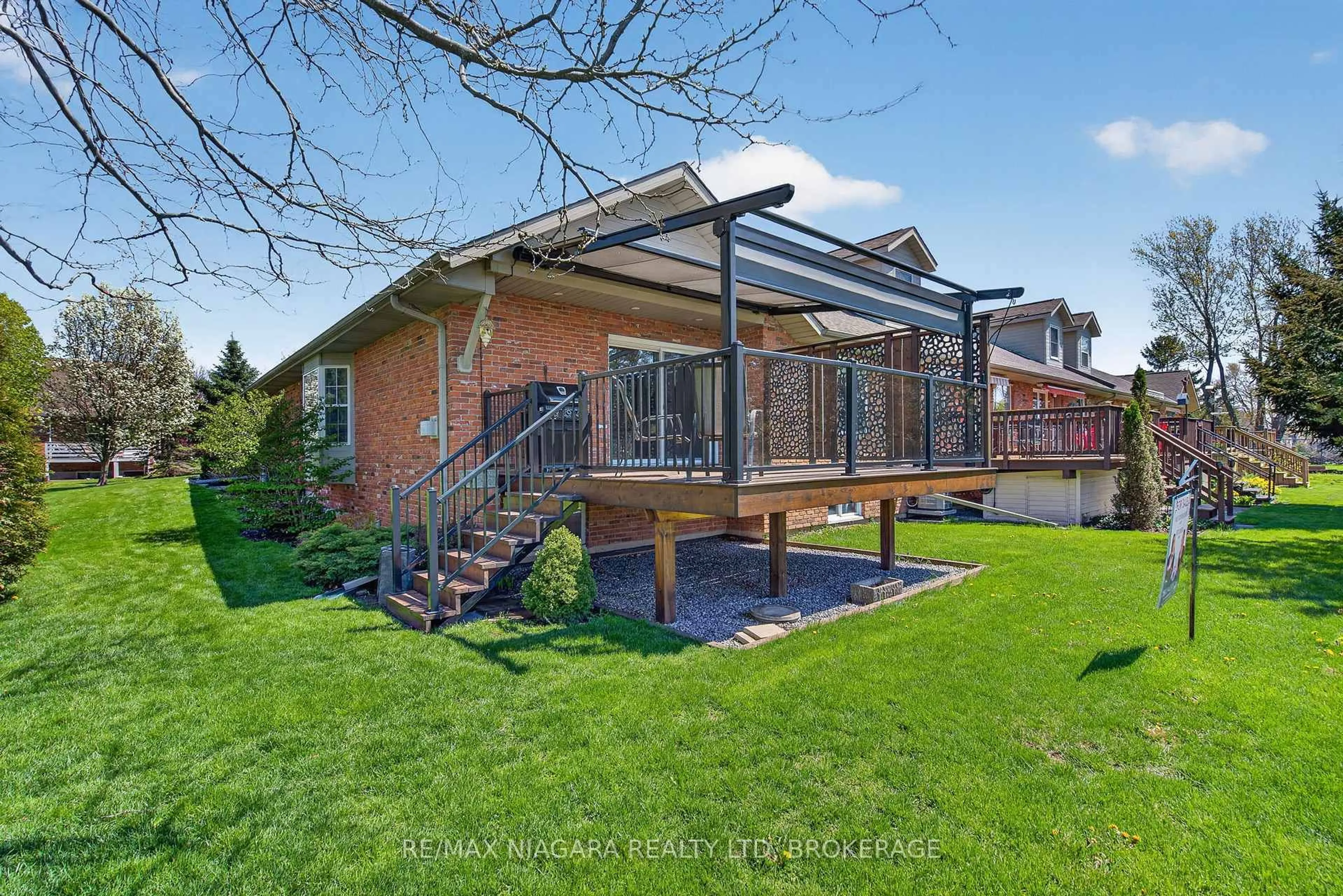 Patio, street for 20 Portal Dr, Port Colborne Ontario L3K 6G2