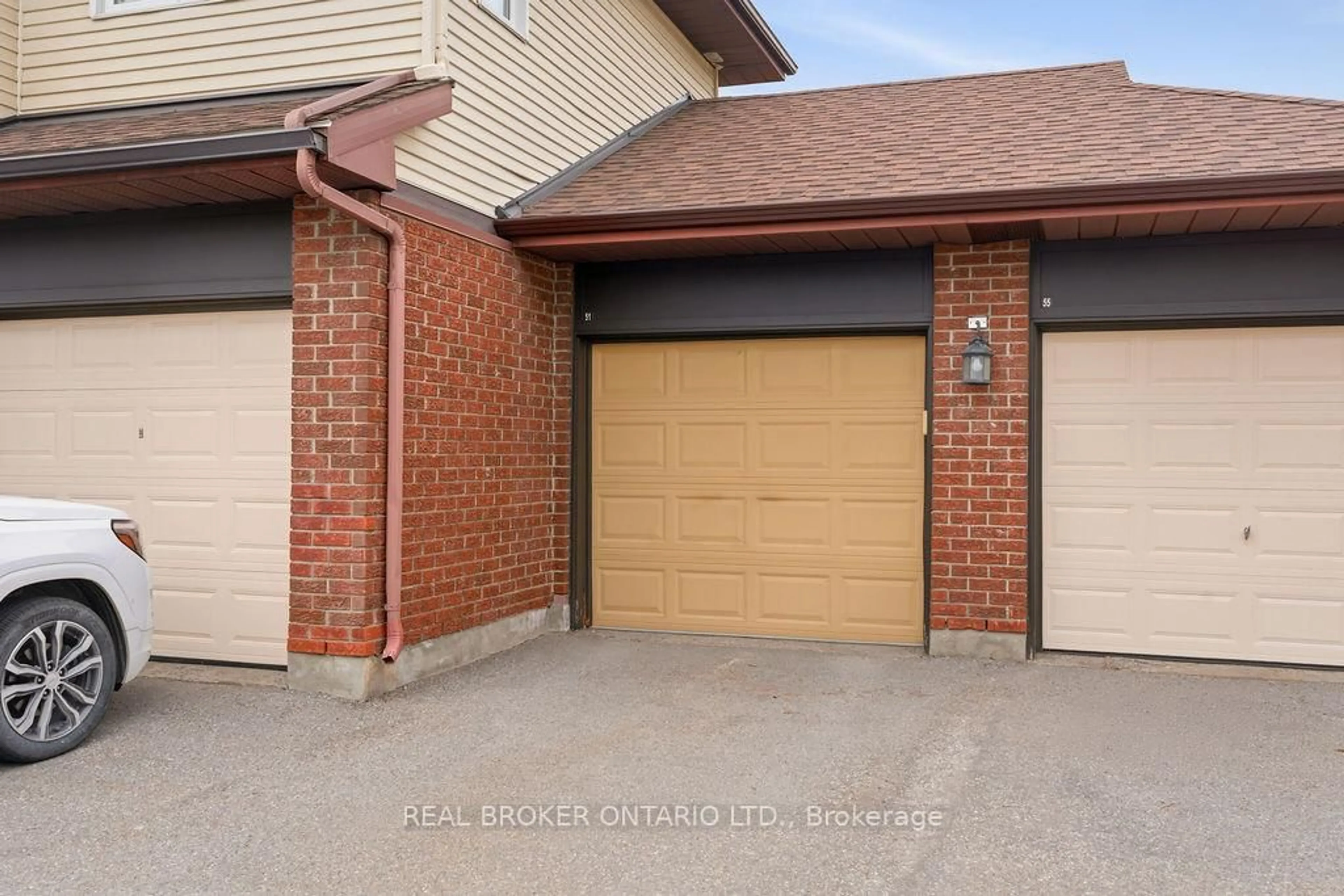 Indoor garage for 51 Haxby Private, Ottawa Ontario K1T 3B7