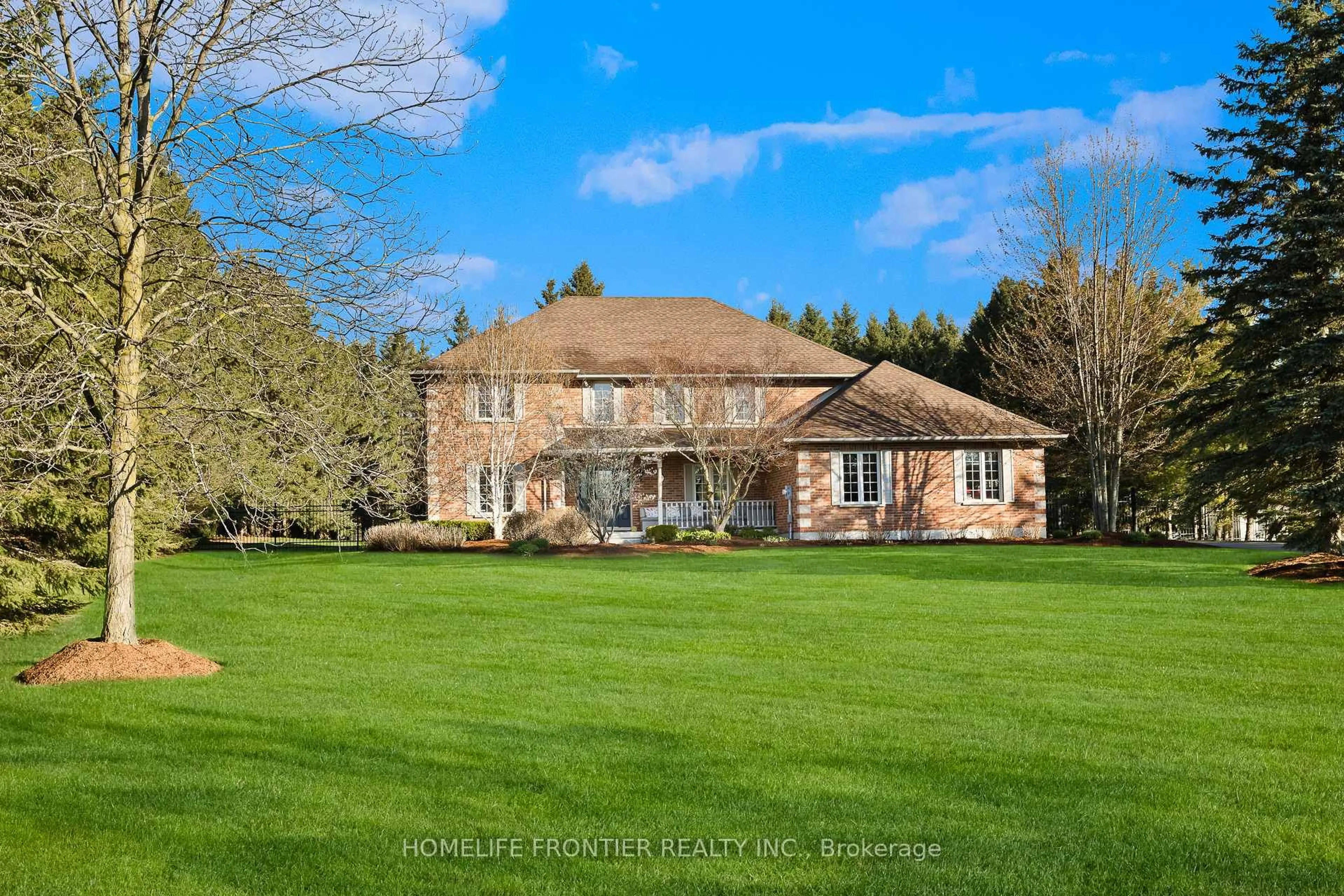 A pic from outside/outdoor area/front of a property/back of a property/a pic from drone, unknown for 17 Bridle Path, Puslinch Ontario N0B 2J0