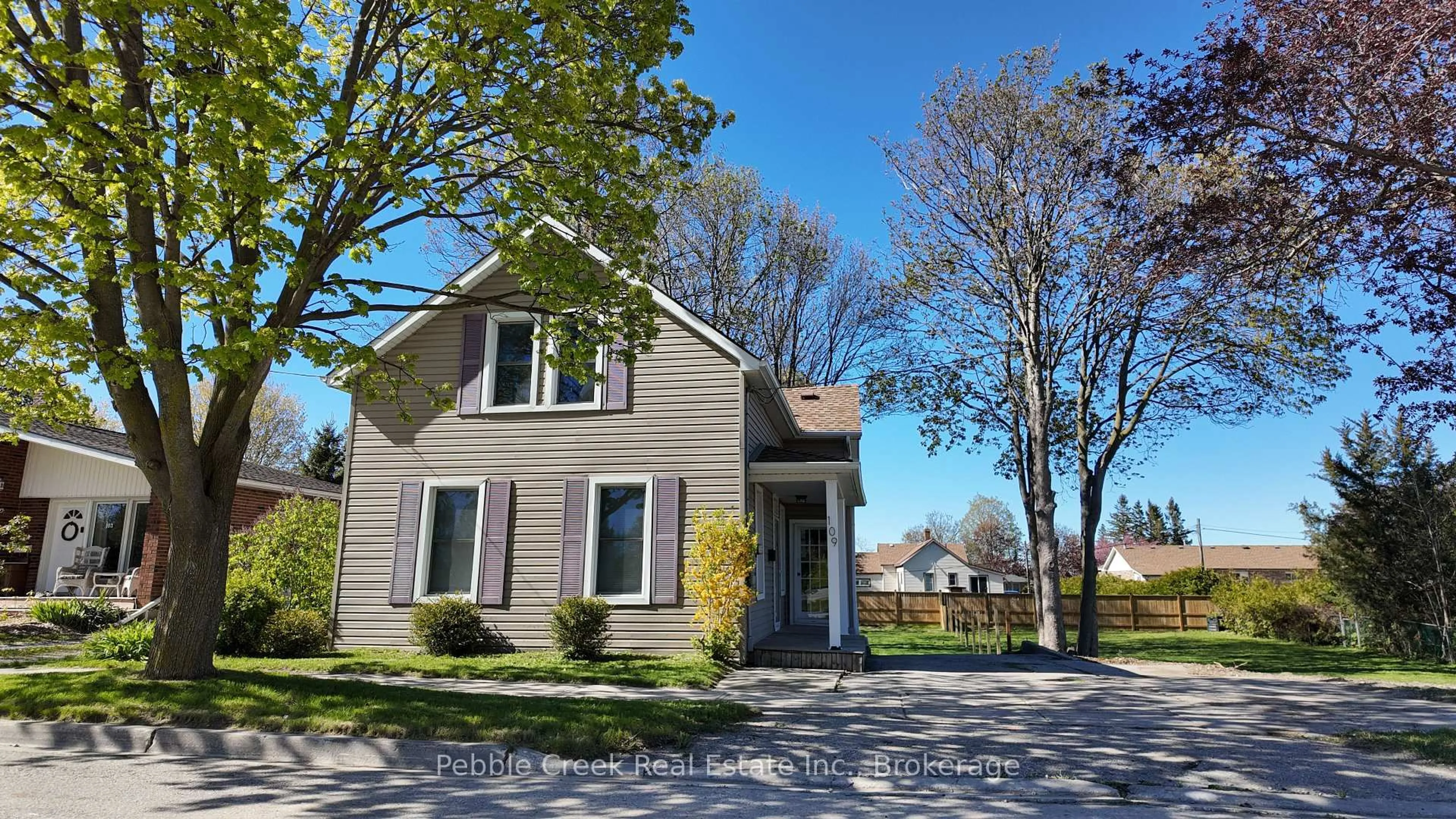 Home with vinyl exterior material, street for 109 Napier St, Goderich Ontario N7A 1W4
