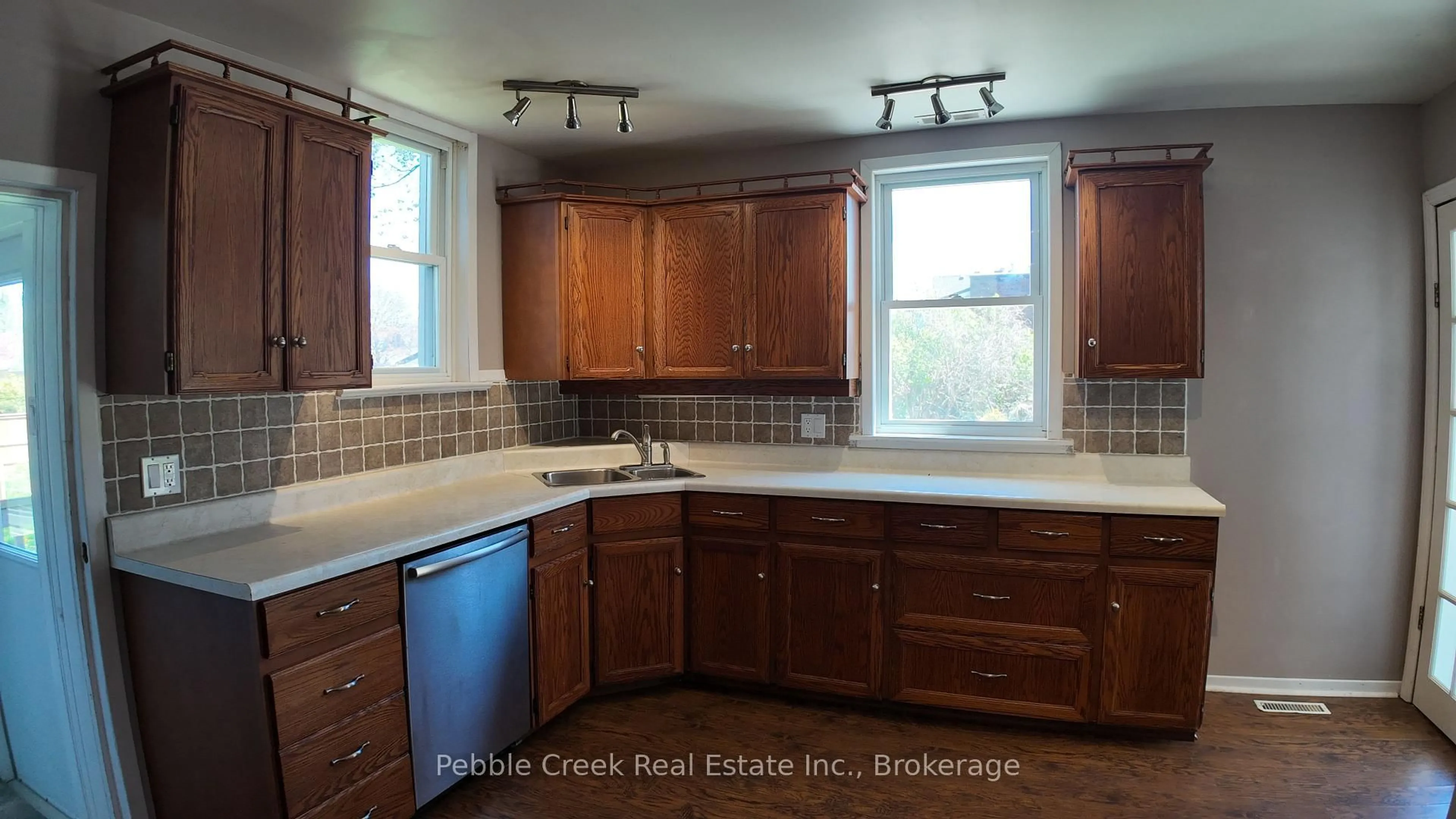 Standard kitchen, ceramic/tile floor for 109 Napier St, Goderich Ontario N7A 1W4