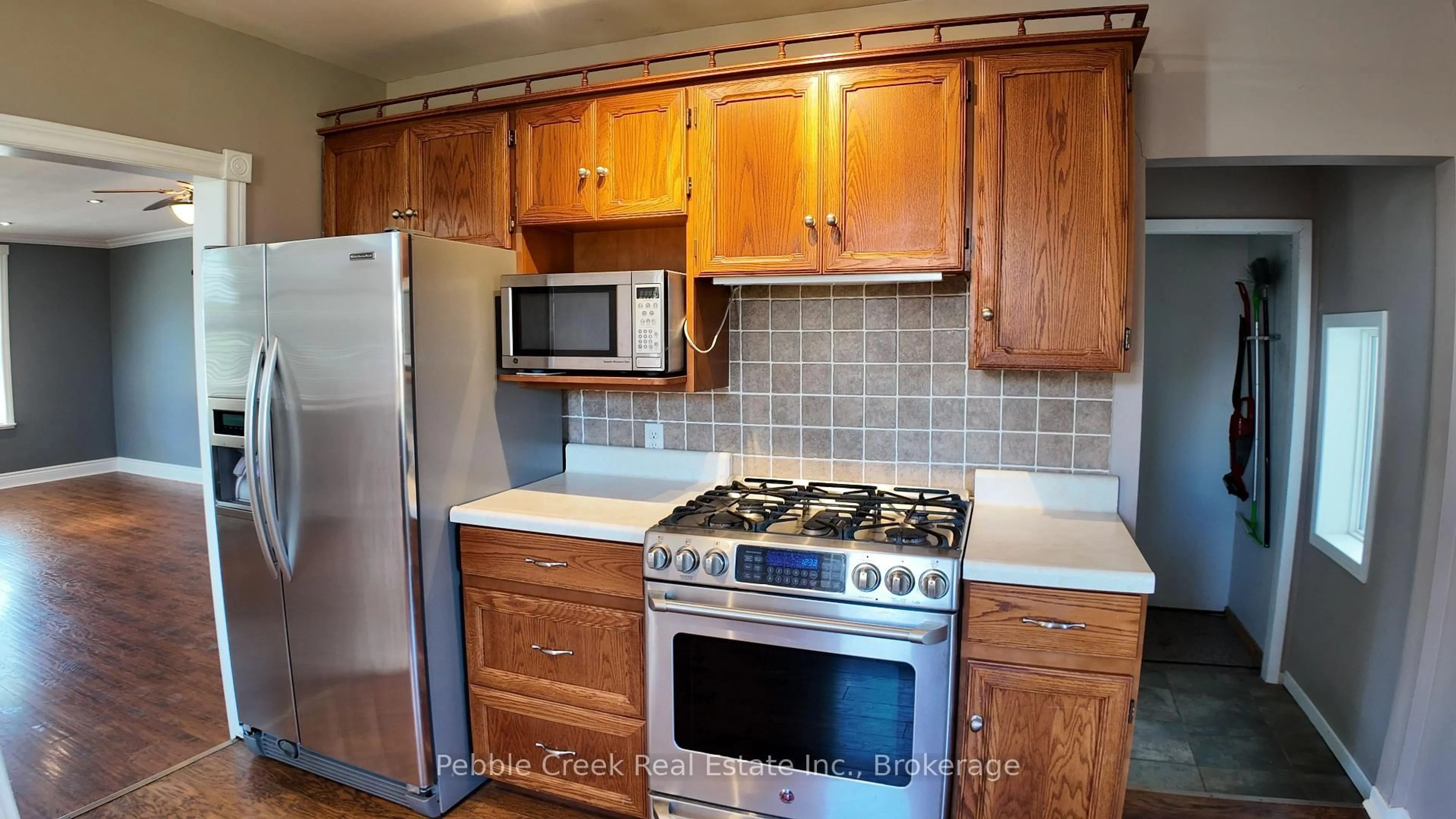 Standard kitchen, ceramic/tile floor for 109 Napier St, Goderich Ontario N7A 1W4
