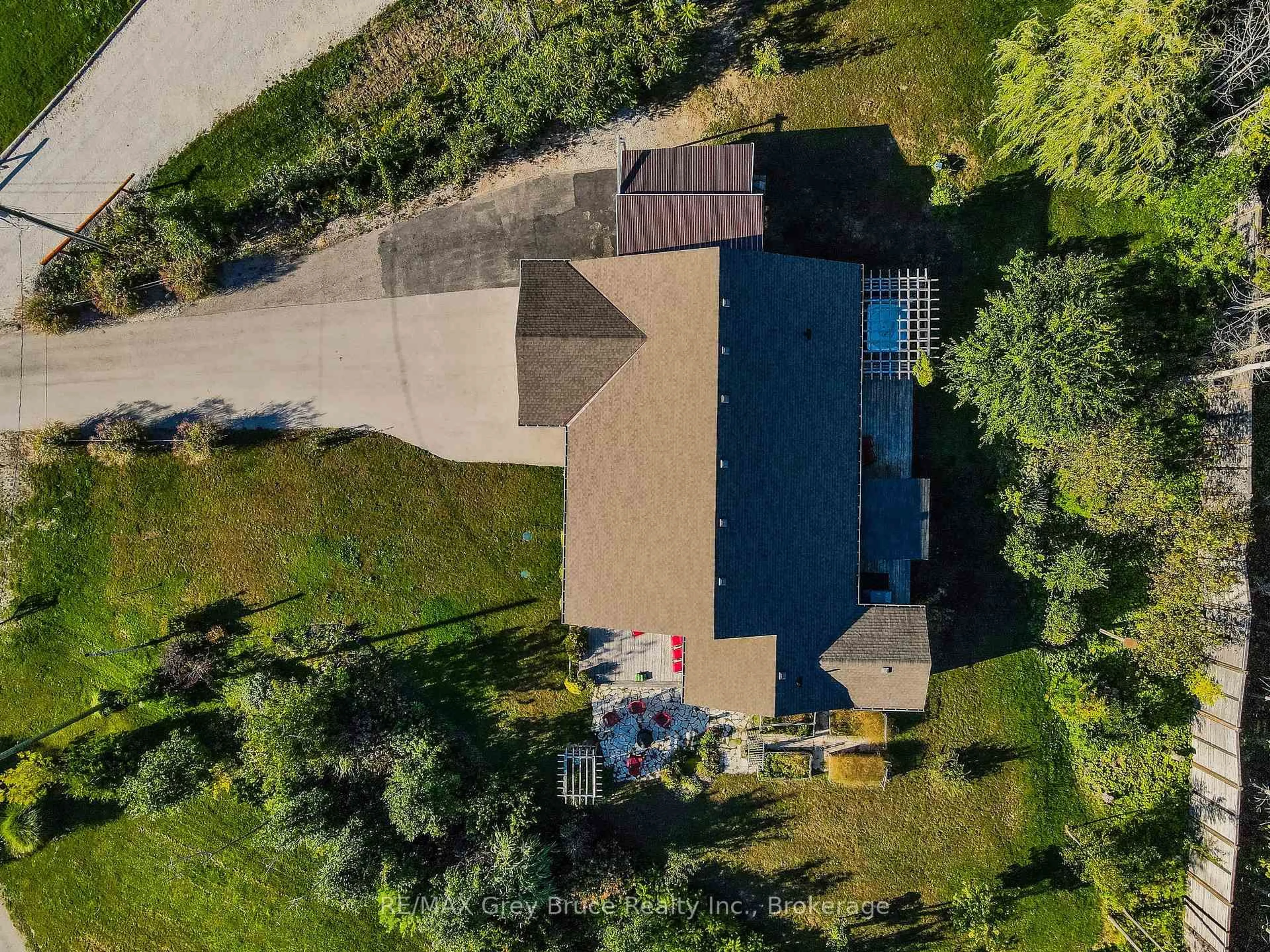 A pic from outside/outdoor area/front of a property/back of a property/a pic from drone, street for 10 WILLIAMSON Pl, South Bruce Peninsula Ontario N0H 2T0