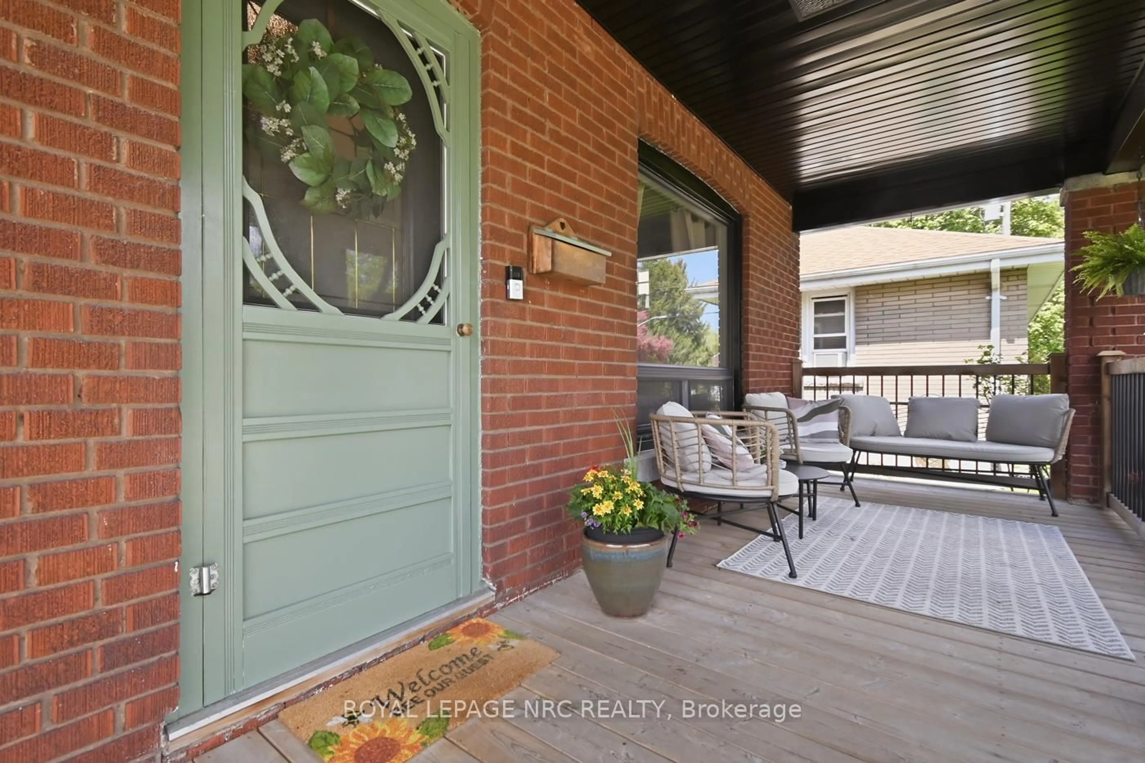 Indoor entryway for 4943 Duke Ave, Niagara Falls Ontario L2E 5B6