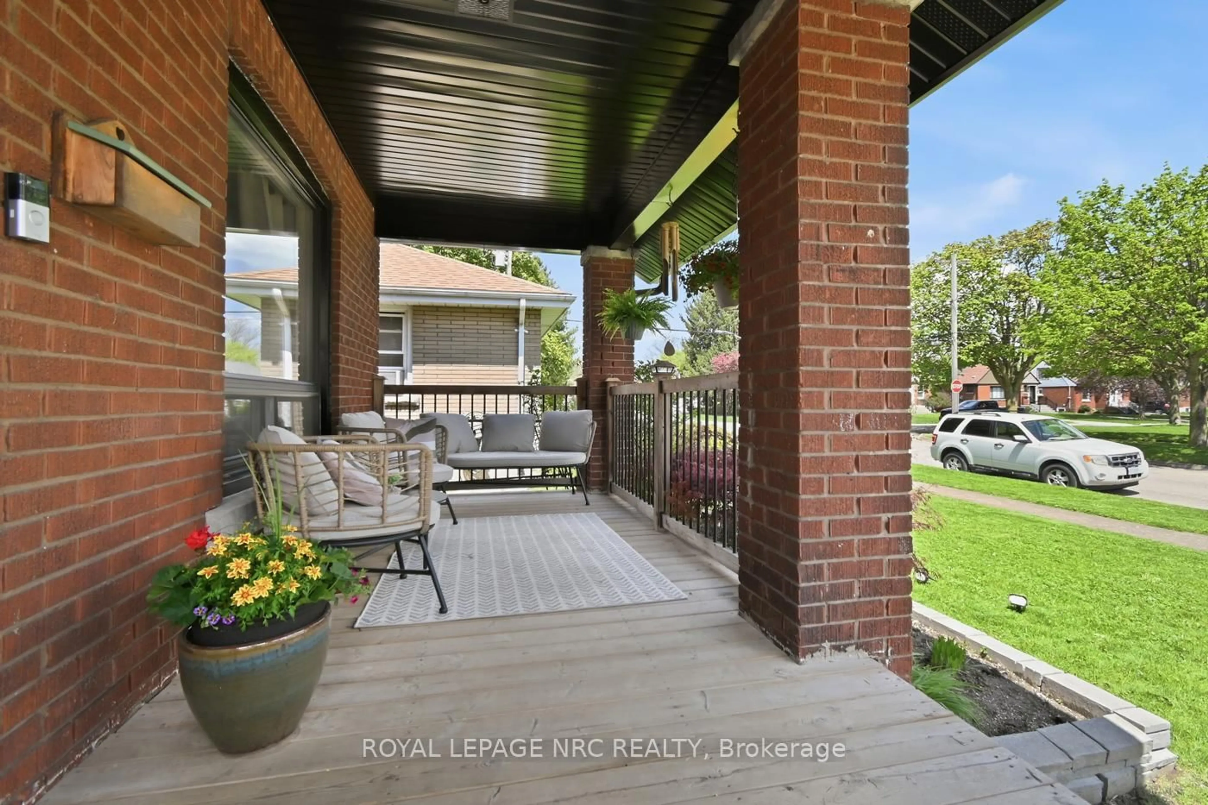 Patio, street for 4943 Duke Ave, Niagara Falls Ontario L2E 5B6