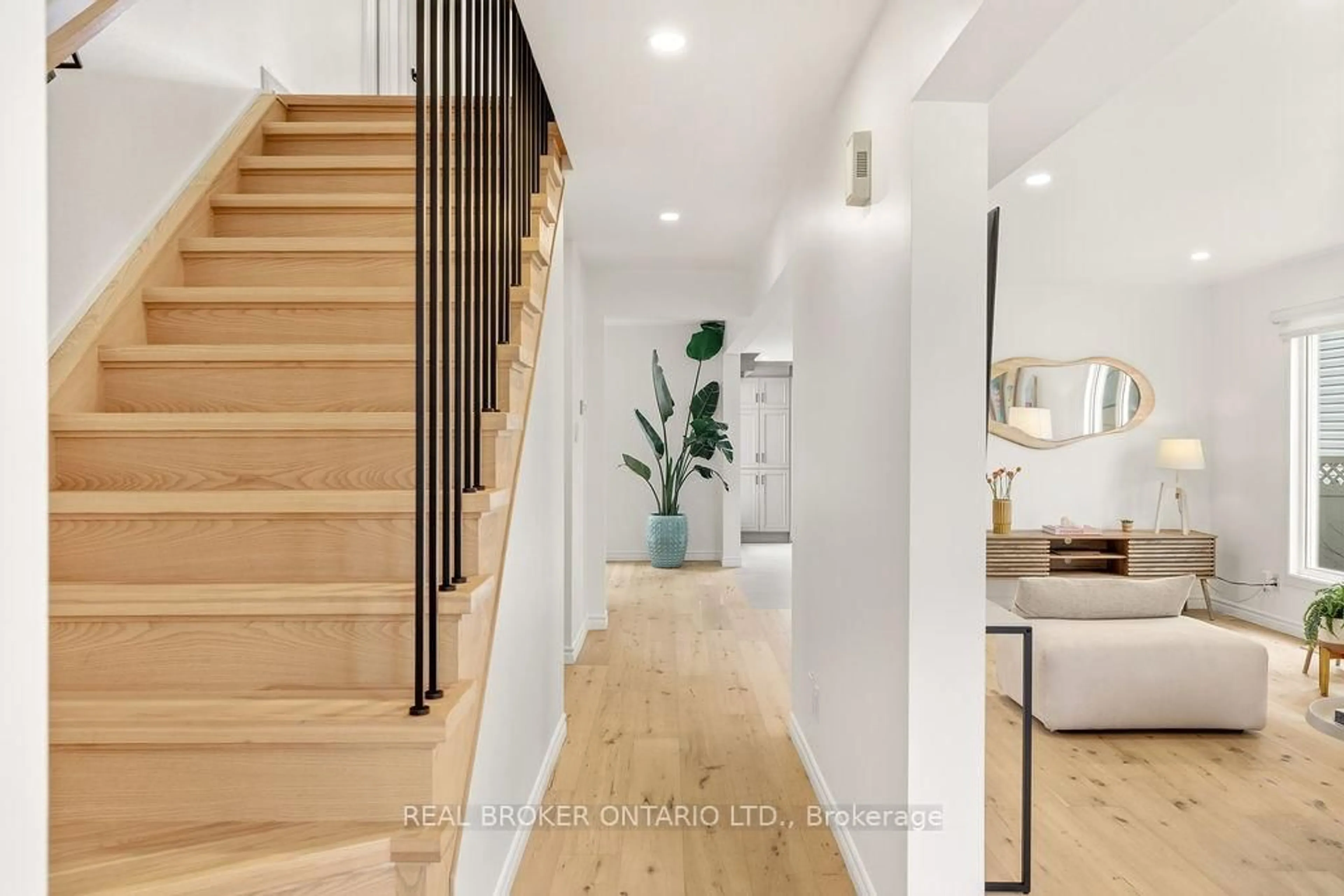Indoor entryway for 386 Pauline Charron Pl, Ottawa Ontario K1L 8L3