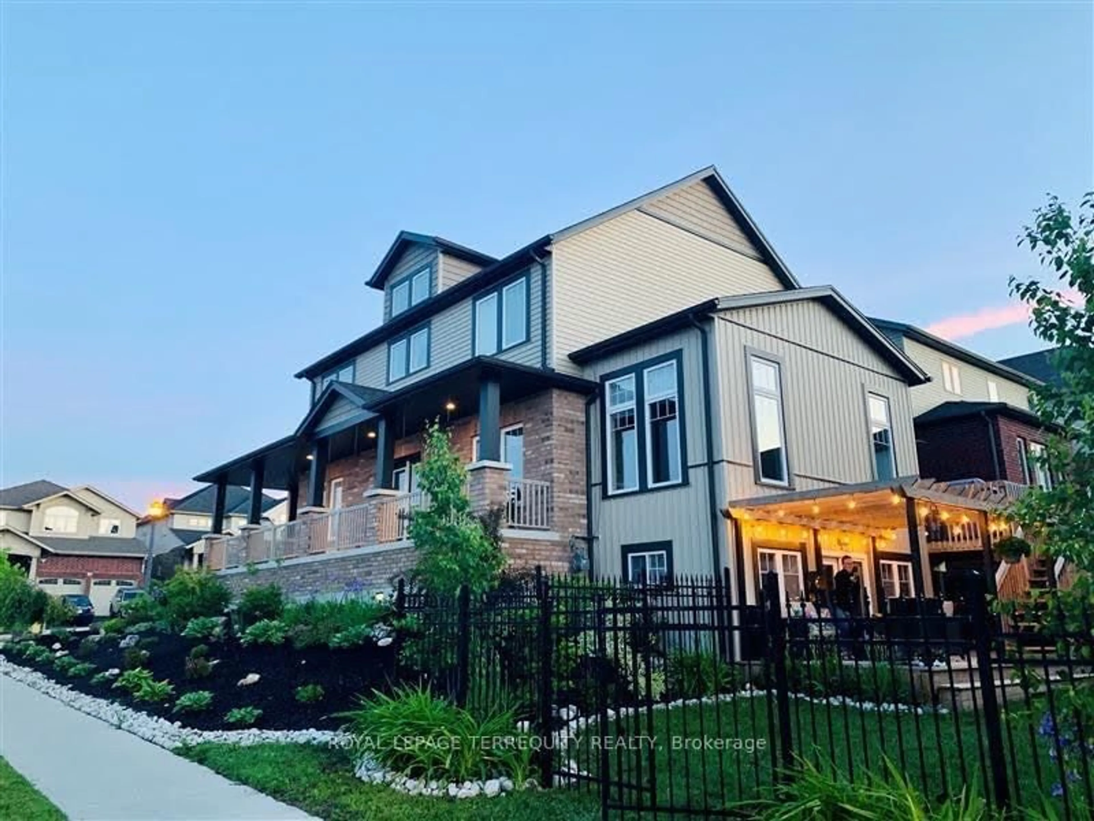 Home with brick exterior material, street for 387 Gravel Ridge Tr, Kitchener Ontario N2E 0B9