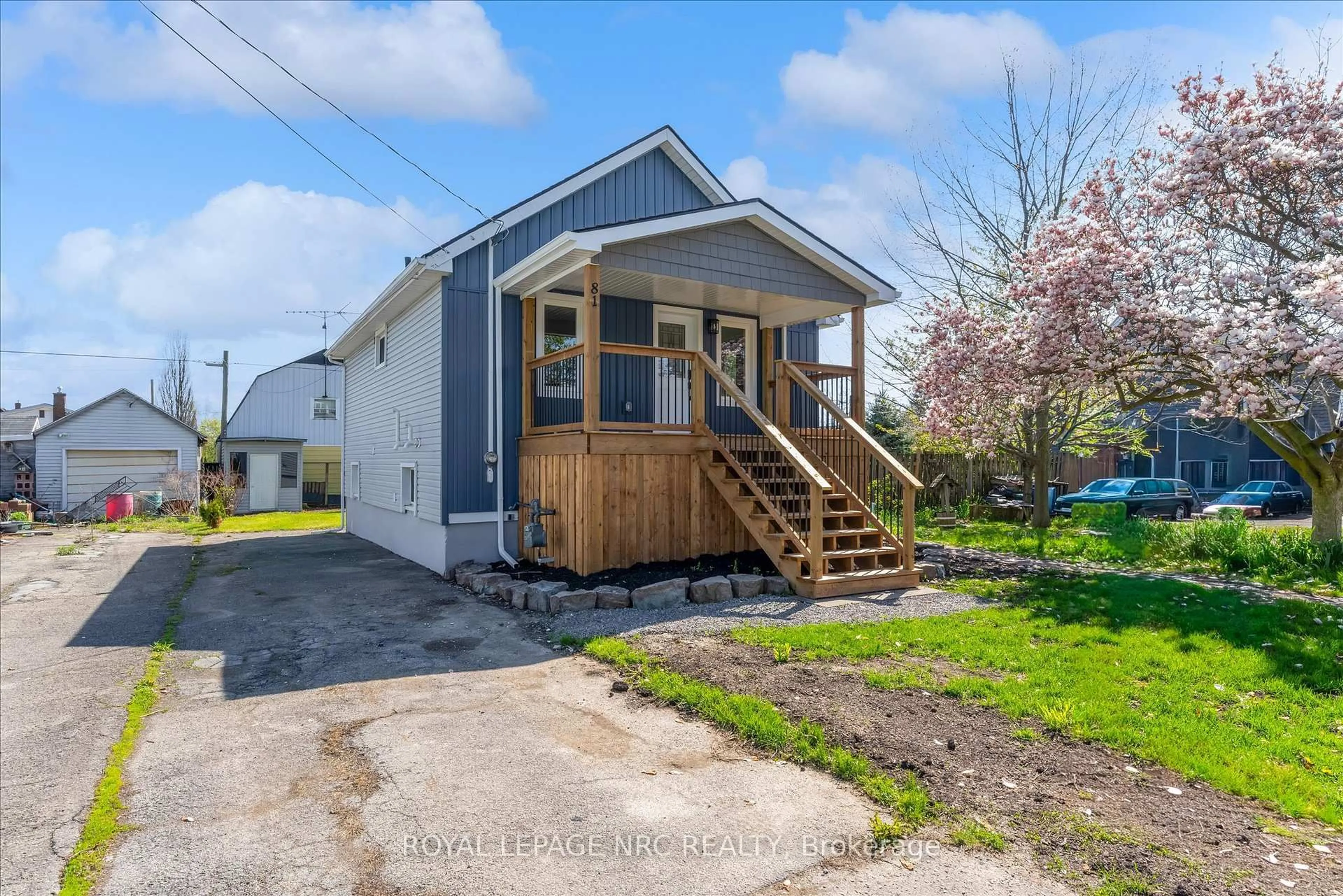 A pic from outside/outdoor area/front of a property/back of a property/a pic from drone, street for 81 Christmas St, Port Colborne Ontario L3K 1M4