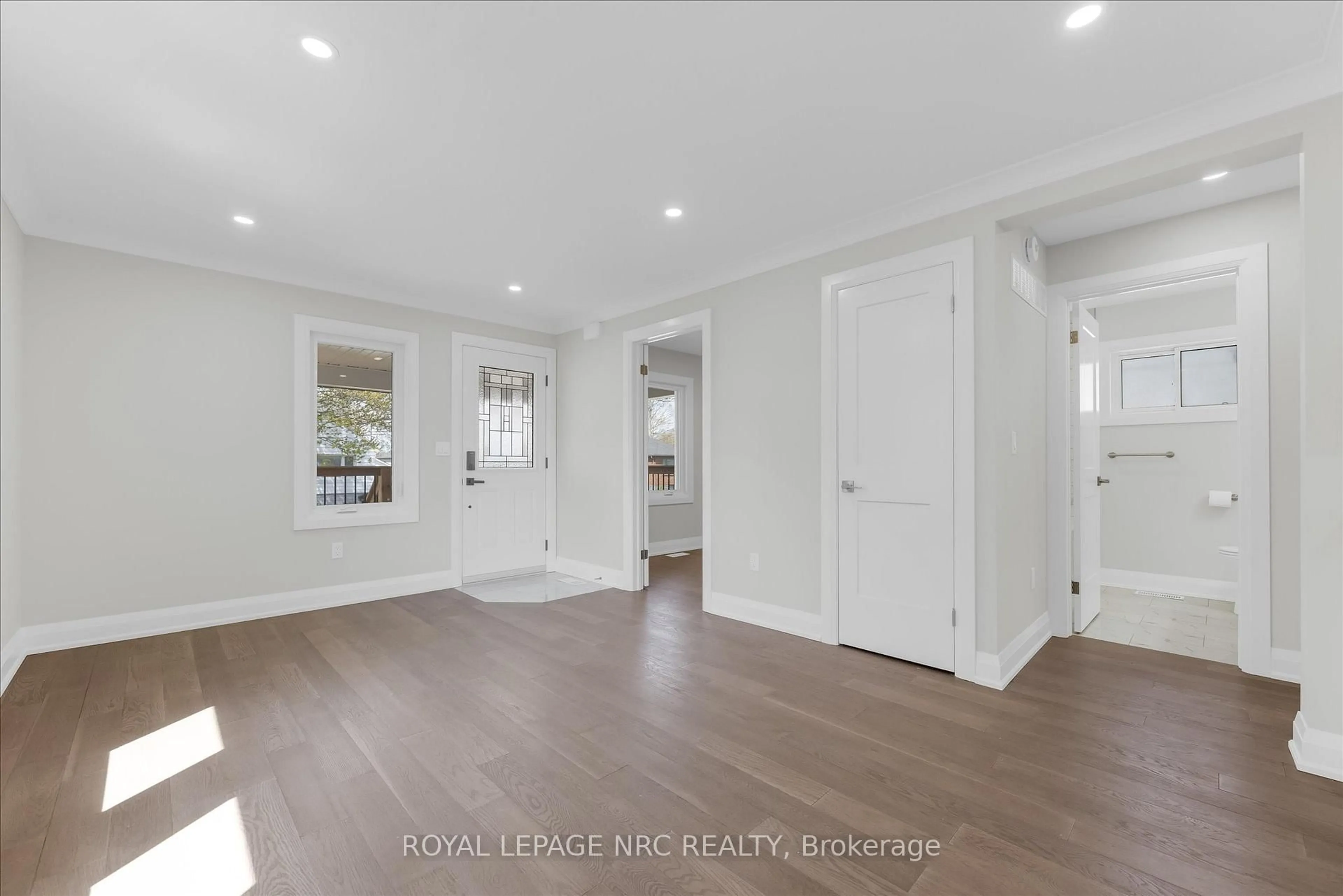 Indoor entryway for 81 Christmas St, Port Colborne Ontario L3K 1M4
