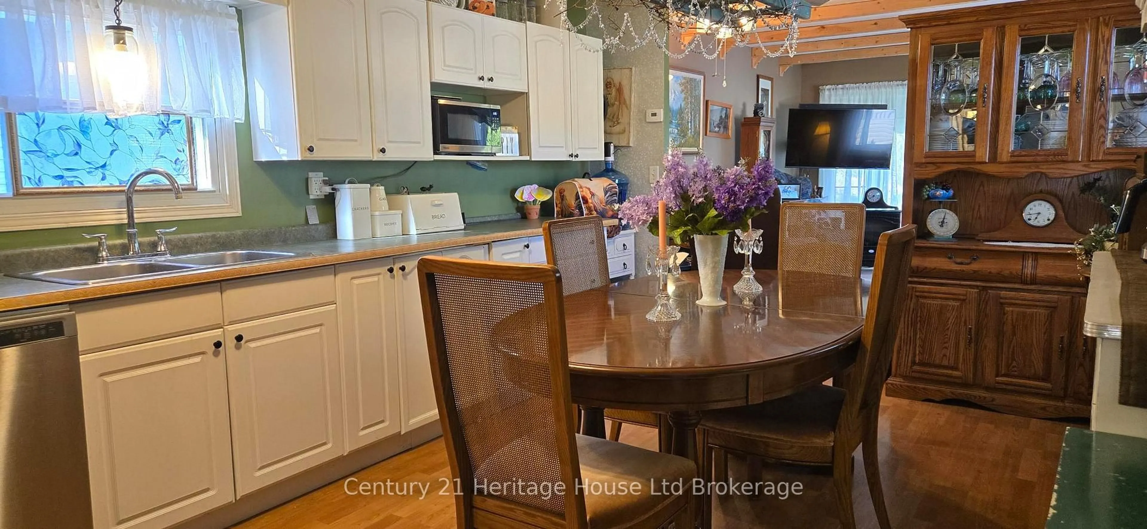 Open concept kitchen, wood/laminate floor for 806201 OXFORD ROAD 29 Rd #20, Blandford-Blenheim Ontario N0J 1M0
