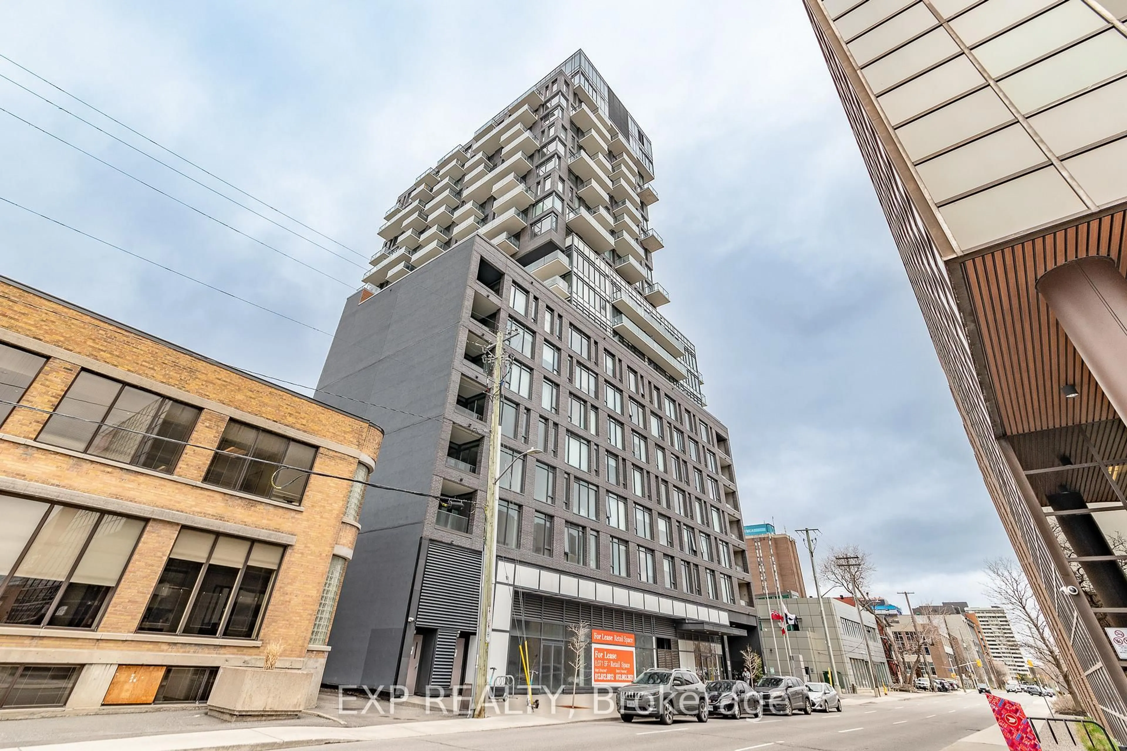 Patio, building for 203 CATHERINE St #1102, Ottawa Ontario K2P 1J5