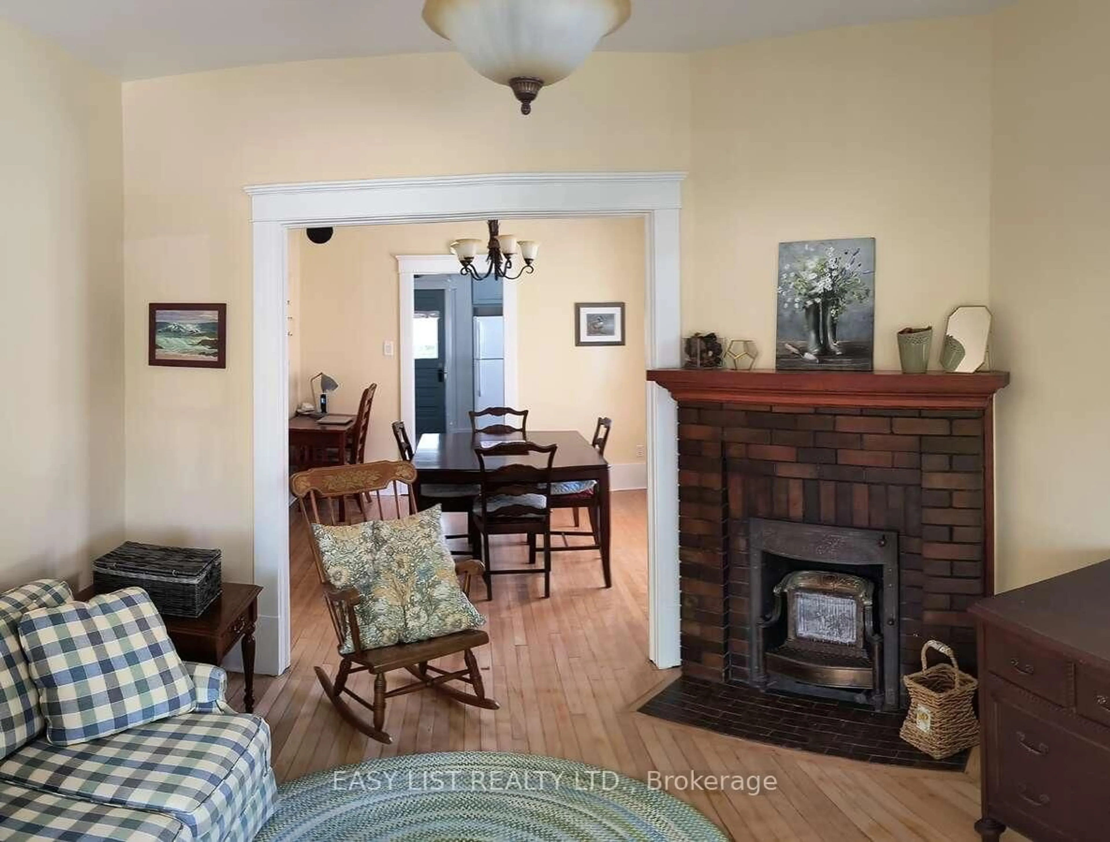 Living room with furniture, unknown for 114 College Ave, Sarnia Ontario N7T 6A9