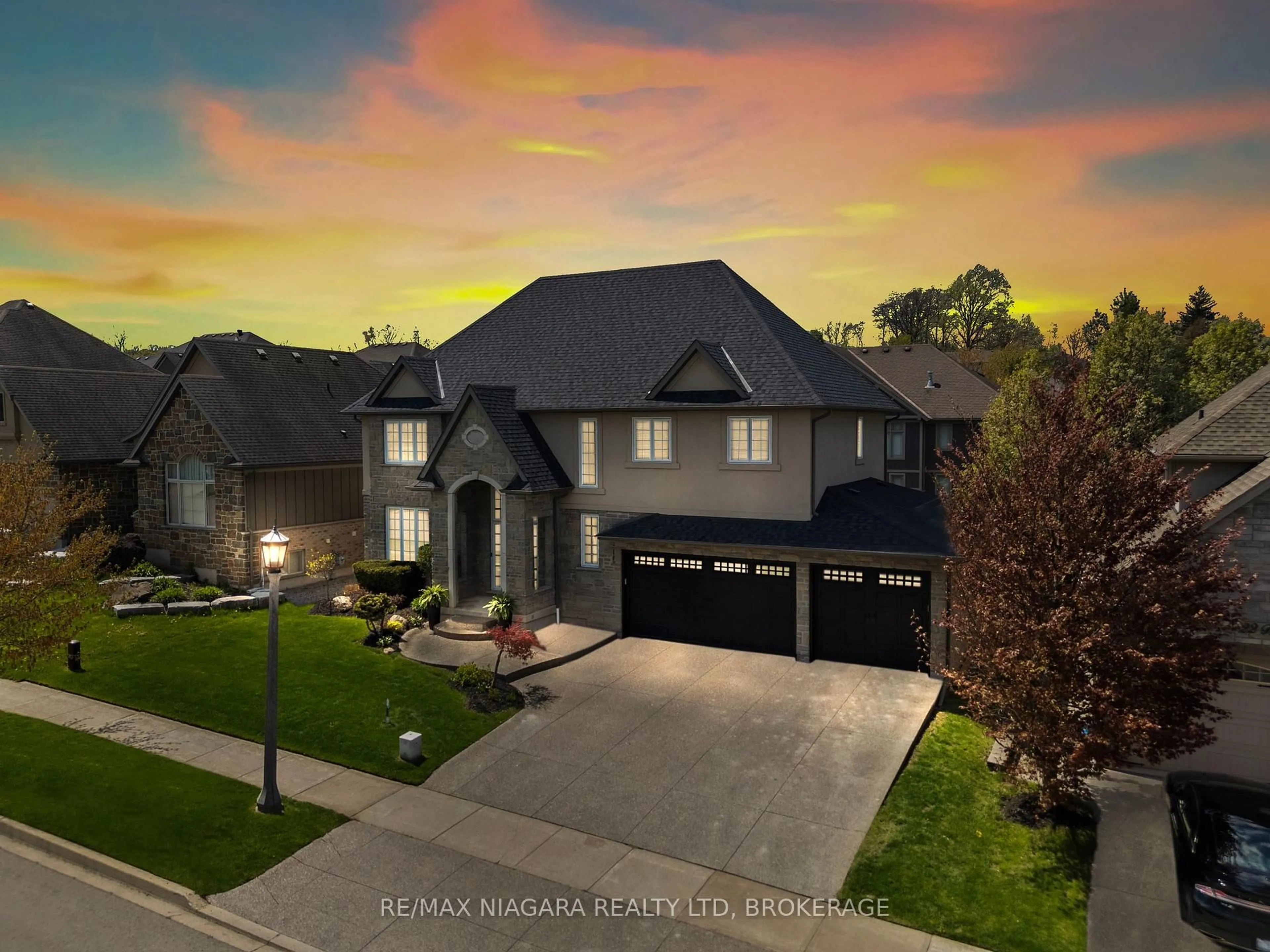 A pic from outside/outdoor area/front of a property/back of a property/a pic from drone, street for 24 Red Haven Dr, Niagara-on-the-Lake Ontario L0S 1P0