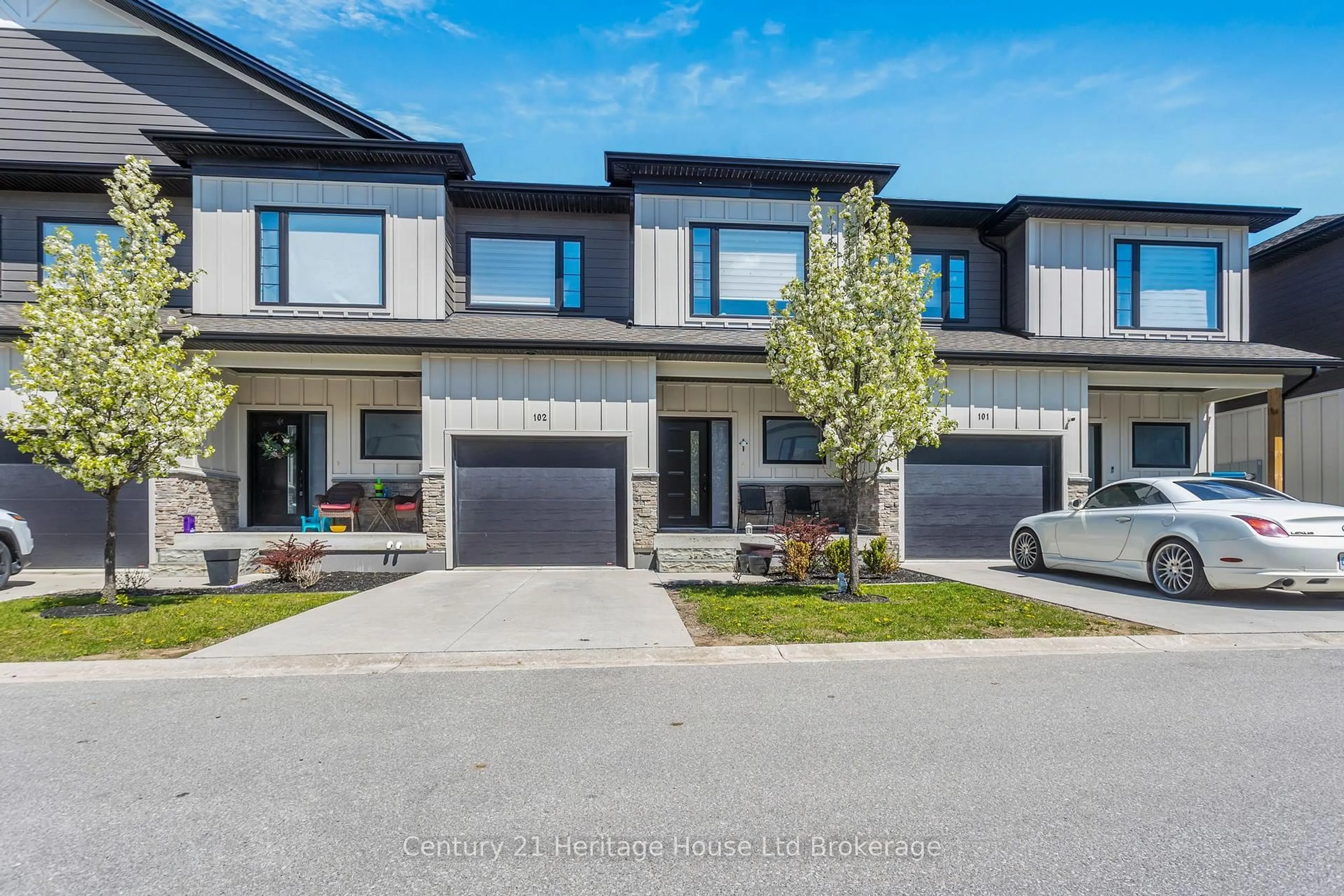 A pic from outside/outdoor area/front of a property/back of a property/a pic from drone, street for 360 Quarter Town Line #102, Tillsonburg Ontario N4G 0H7