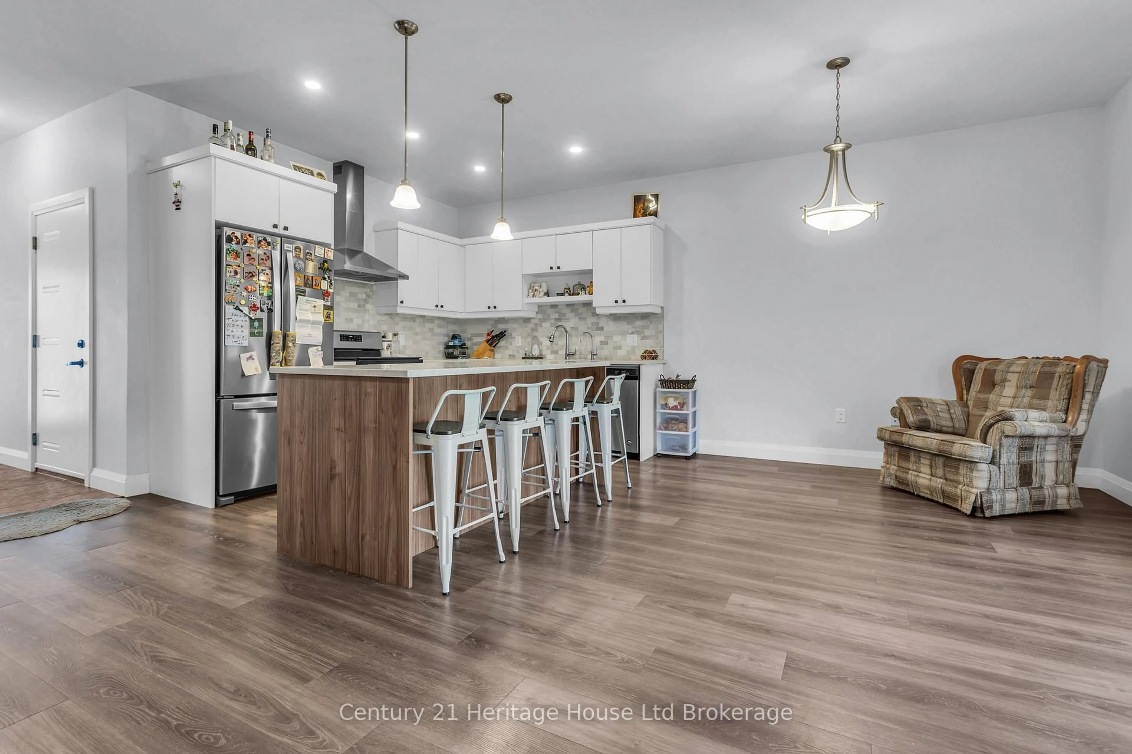 Open concept kitchen, wood/laminate floor for 360 Quarter Town Line #102, Tillsonburg Ontario N4G 0H7