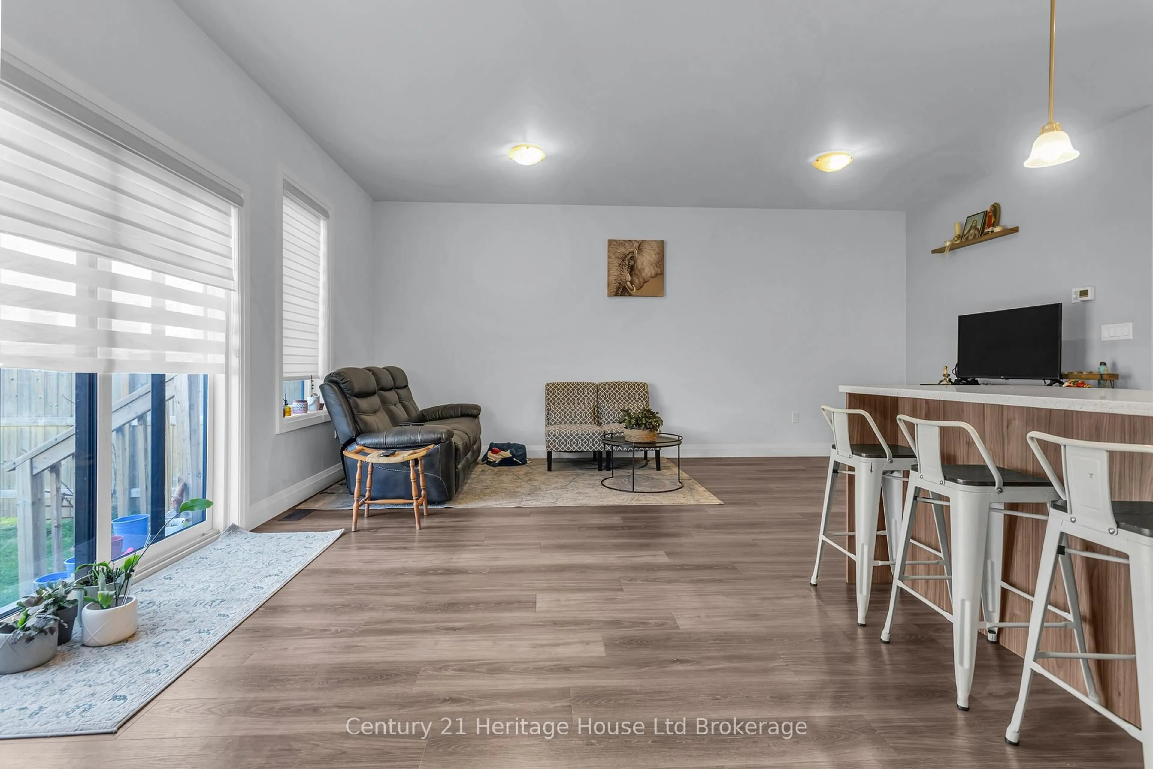Living room with furniture, wood/laminate floor for 360 Quarter Town Line #102, Tillsonburg Ontario N4G 0H7