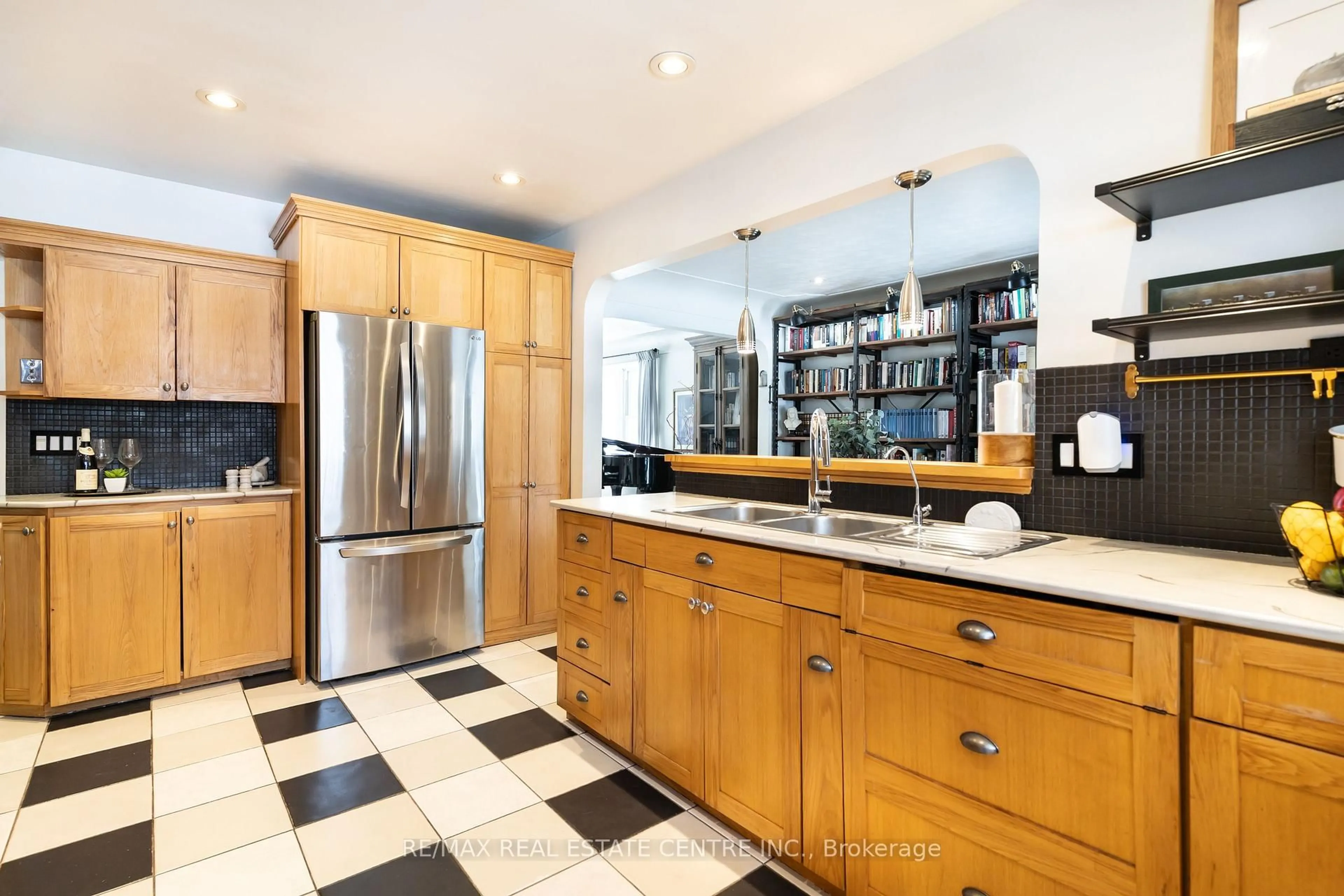 Contemporary kitchen, ceramic/tile floor for 3 Fallsview Rd, Hamilton Ontario L9H 5J7