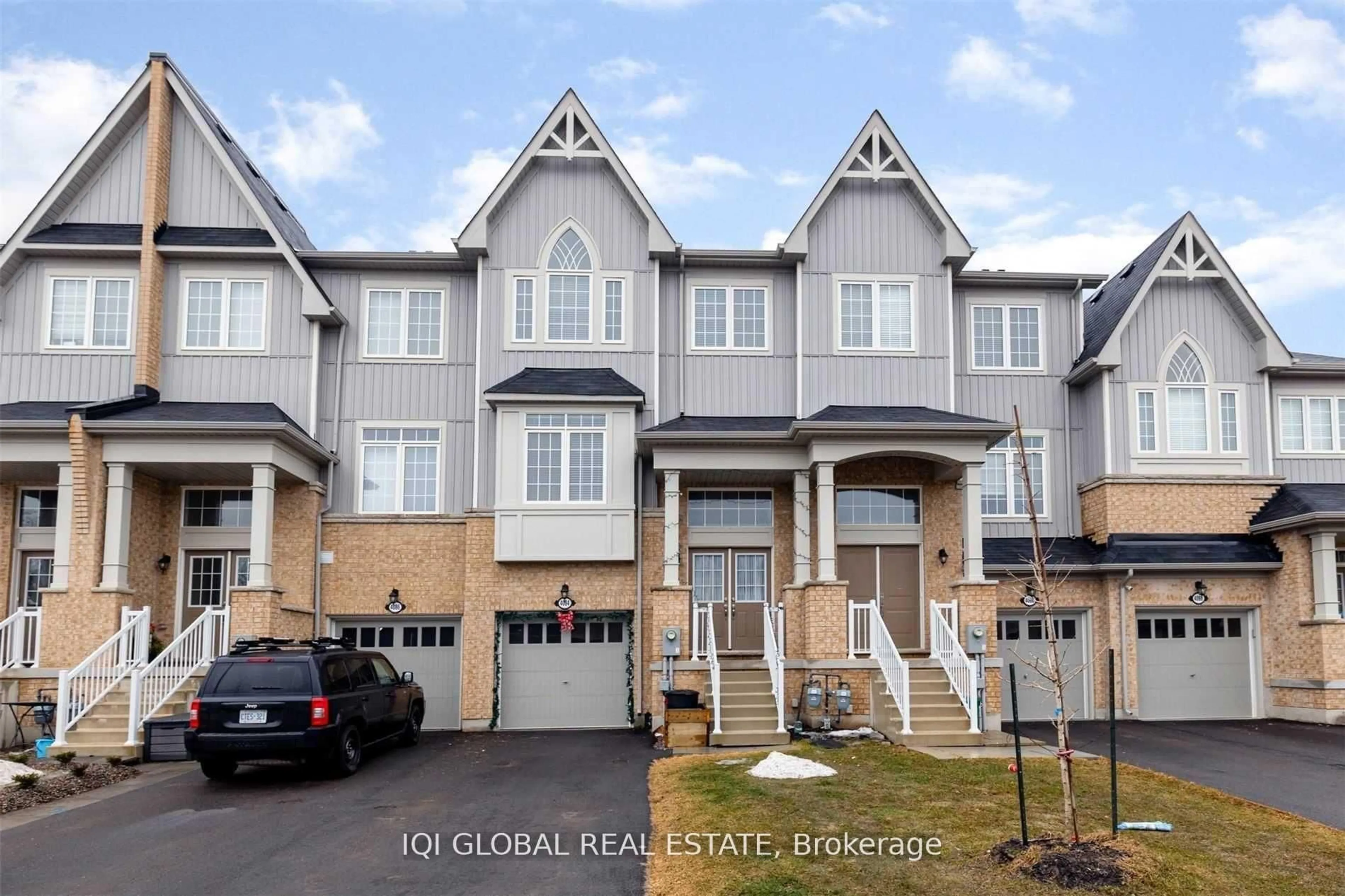 A pic from outside/outdoor area/front of a property/back of a property/a pic from drone, street for 4084 Fracchioni Dr, Lincoln Ontario L0R 1B4