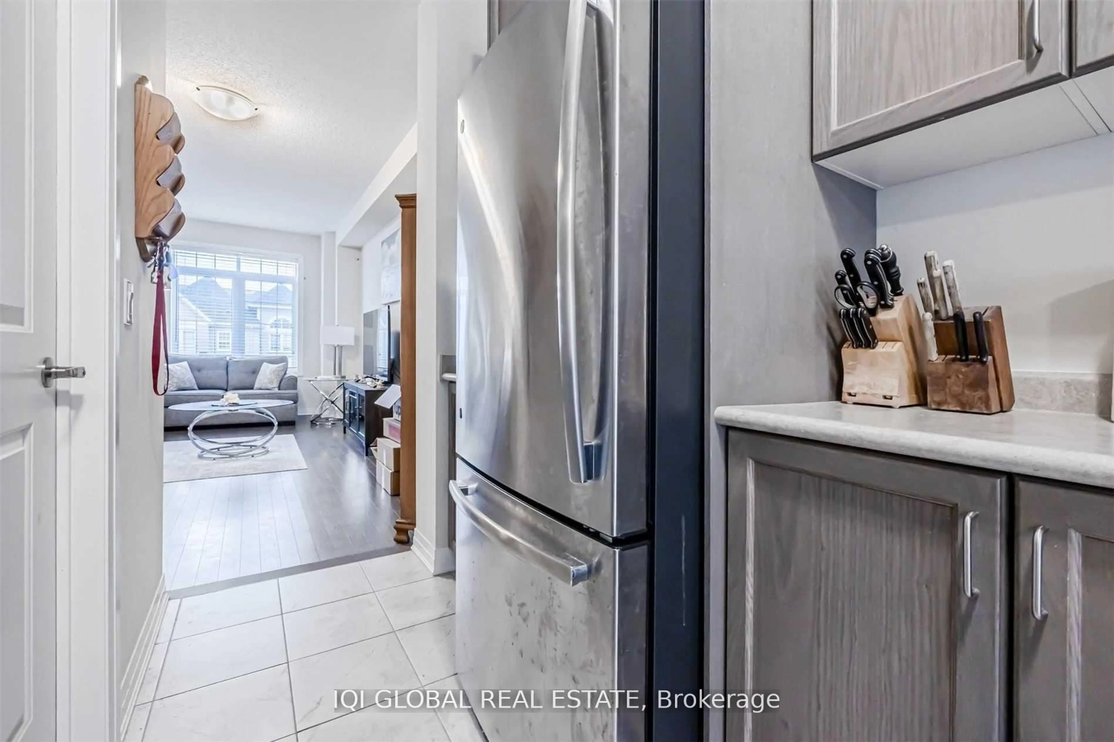 Open concept kitchen, ceramic/tile floor for 4084 Fracchioni Dr, Lincoln Ontario L0R 1B4