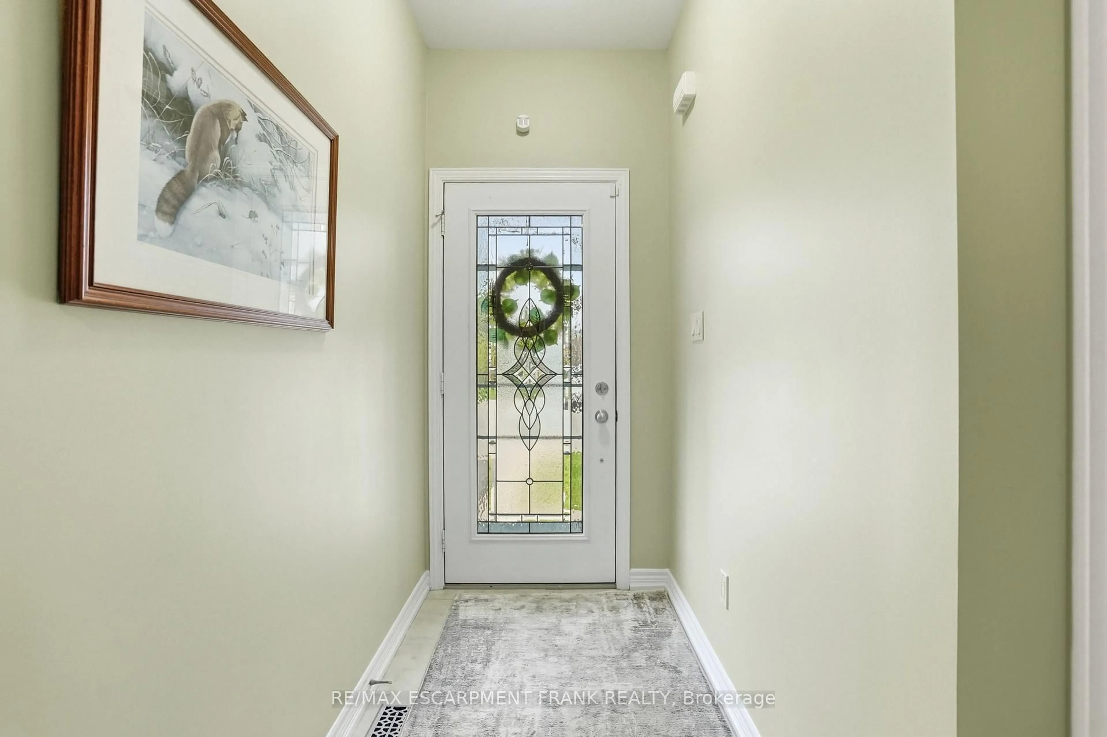Indoor entryway for 96 Abbotsford Tr, Hamilton Ontario L9B 0A4
